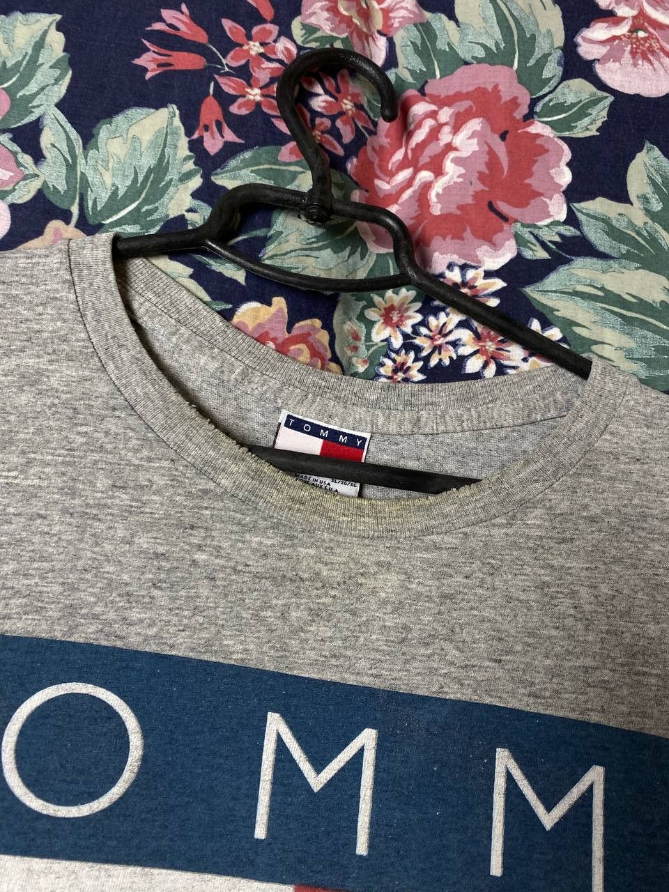 Tommy Hilfiger × Vintage Vintage Tommy Hilfiger center logo Flag Tee Size US XL / EU 56 / 4 - 8 Thumbnail