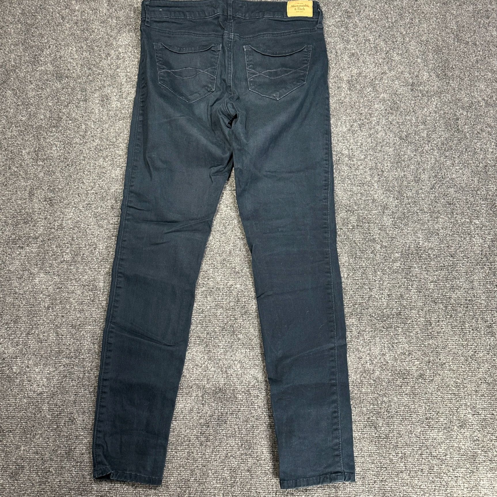Abercrombie & Fitch Abercrombie & Fitch Jeans Women 28 Skinny Blue Cotton Blend Smooth Pockets denim Stretch Regular Rise 29 Inseam 29 Shirt? Size 28" / US 6 / IT 42 - 6 Thumbnail