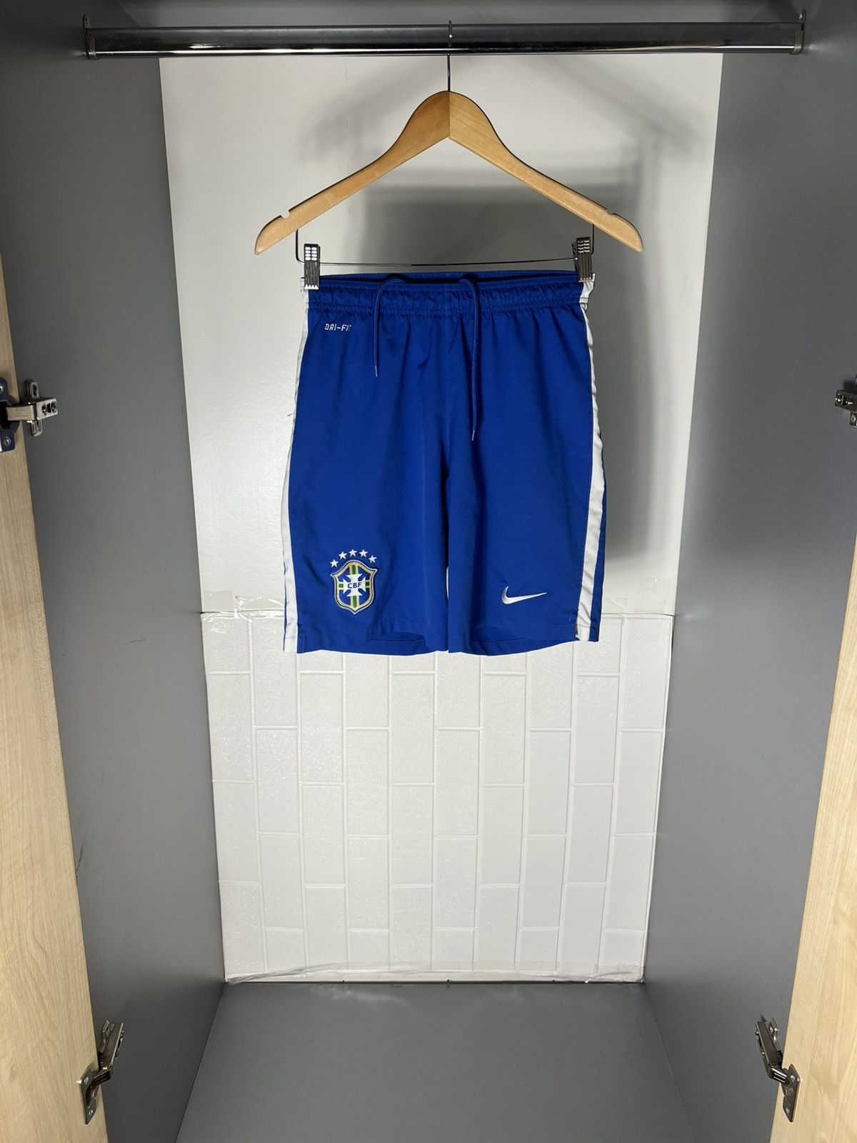 Nike VINTAGE NIKE BRAZIL SOCCER JERSEY SHORTS RETRO BLOKE Y2K 90s Size US S / EU 44-46 / 1 - 1 Thumbnail