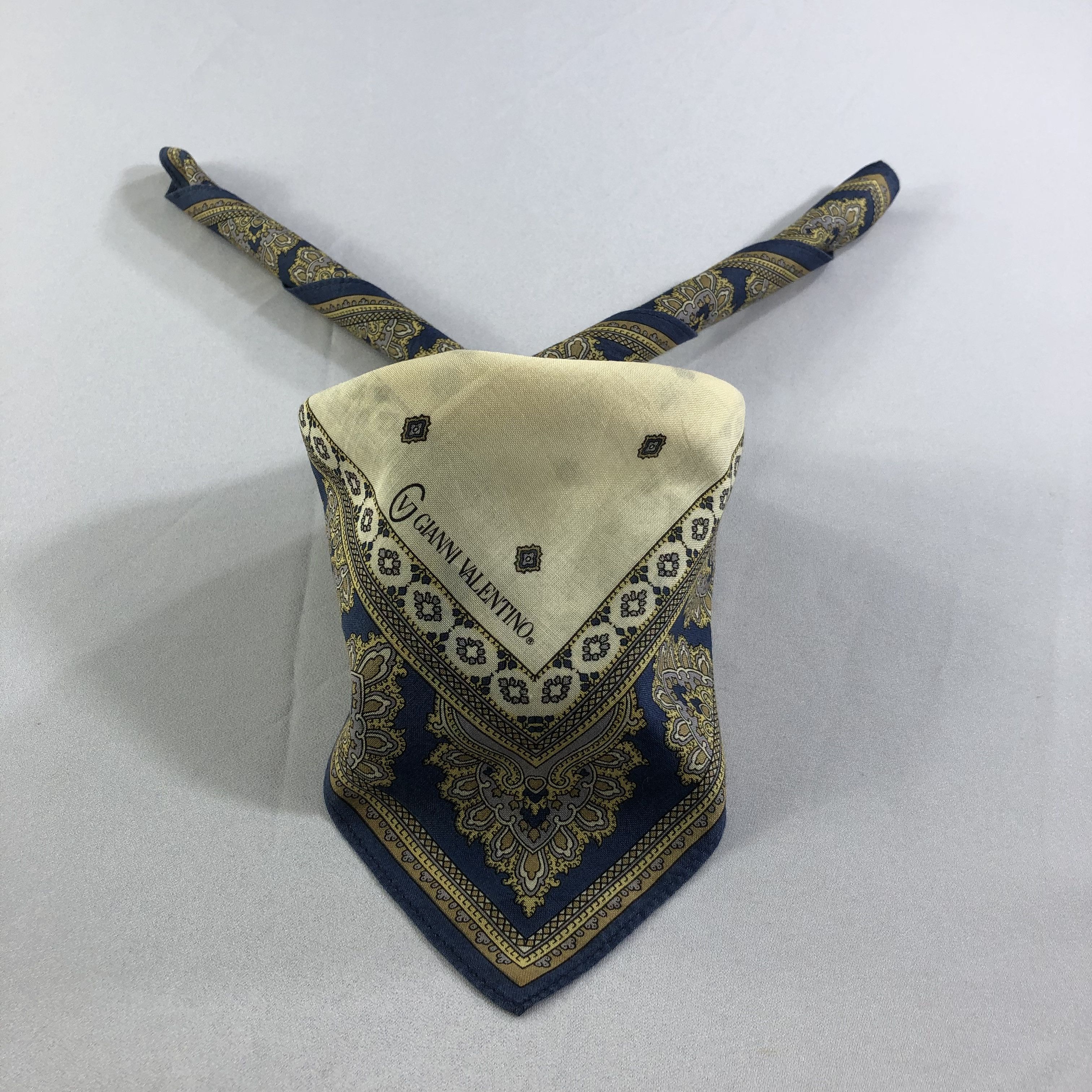 Vintage Gianni Valentino Handkerchief Neckerchief Bandana H1926 Size ONE SIZE - 1 Thumbnail