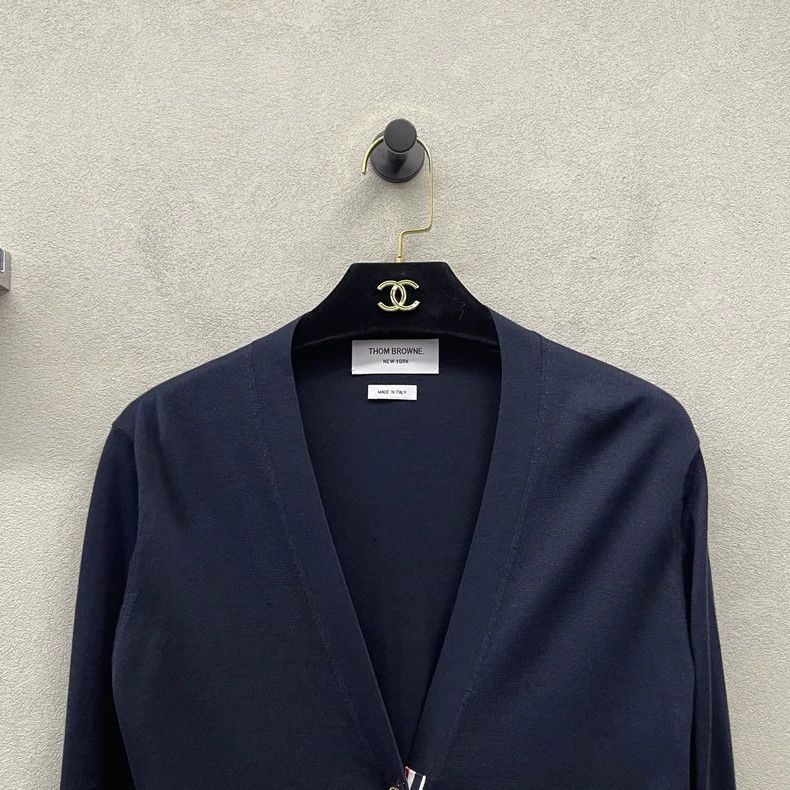 Thom Browne Thom Browne V-neck button knit Size XS / US 0-2 / IT 36-38 - 4 Thumbnail