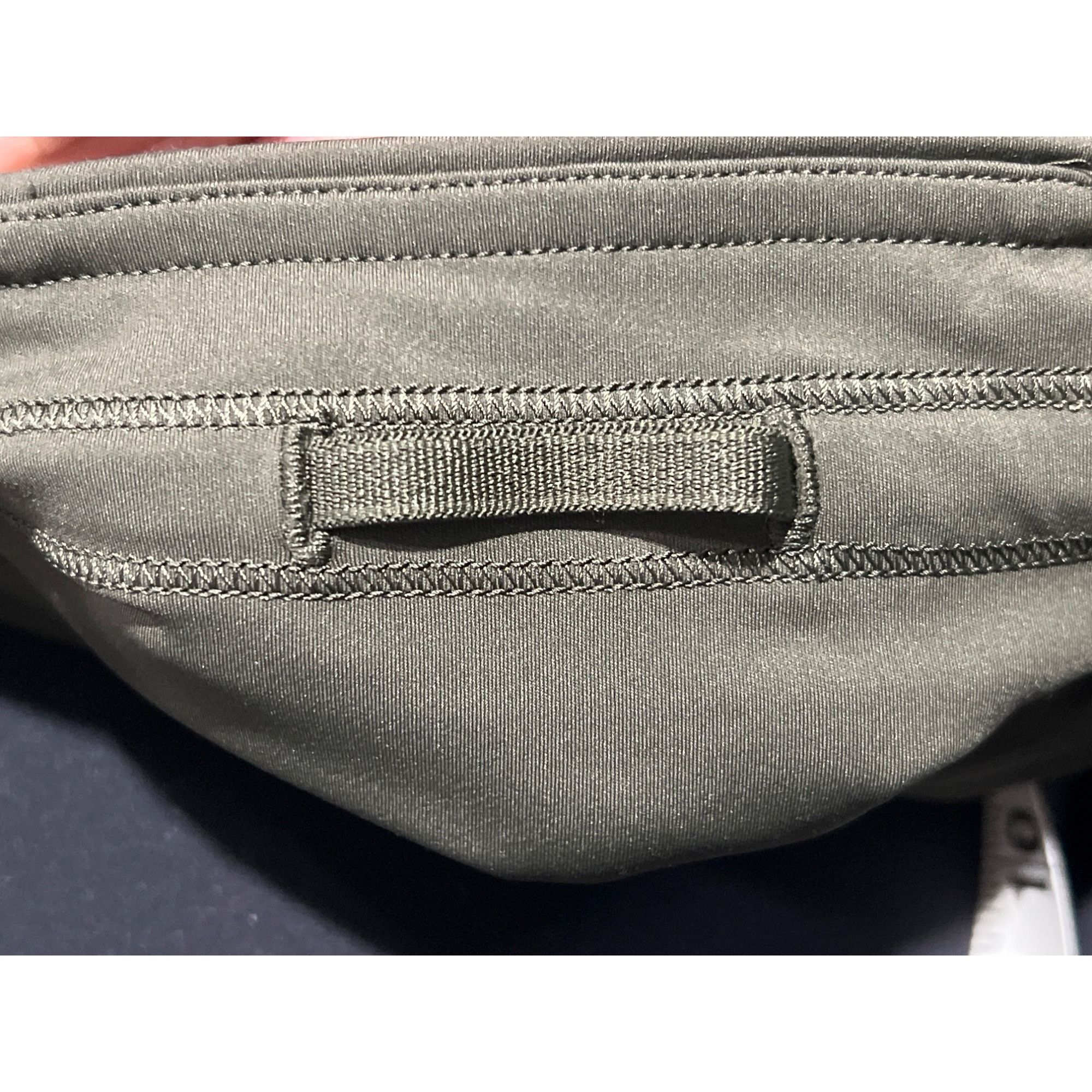 Lululemon 𝓛𝓾𝓵𝓾𝓵𝓮𝓶𝓸𝓷 Zip The Line Crop *23 Size 8 Size 30" / US 8 / IT 44 - 6 Thumbnail