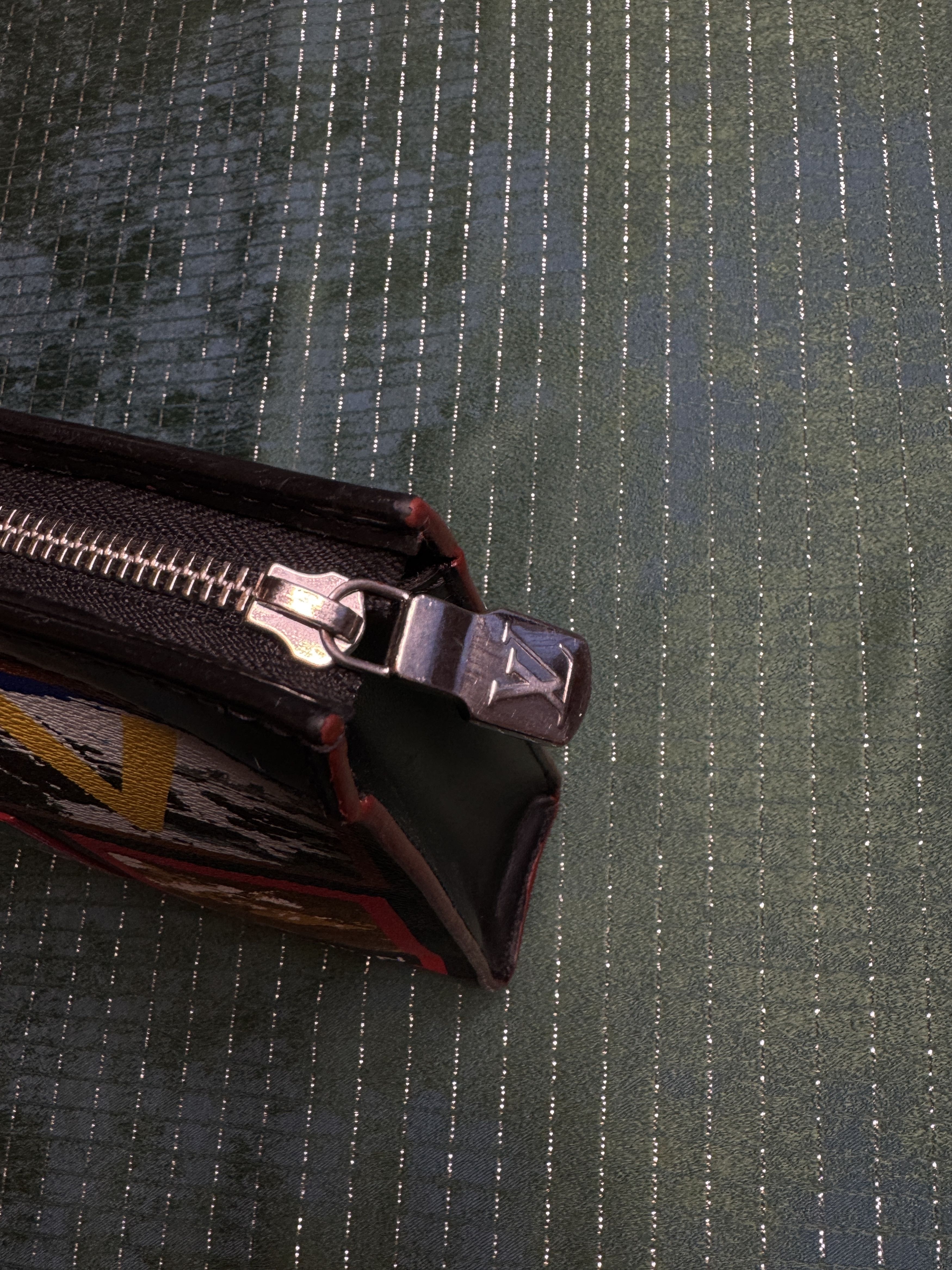Louis Vuitton Louis Vuitton Alps Pochette Voyage Size ONE SIZE - 4 Thumbnail