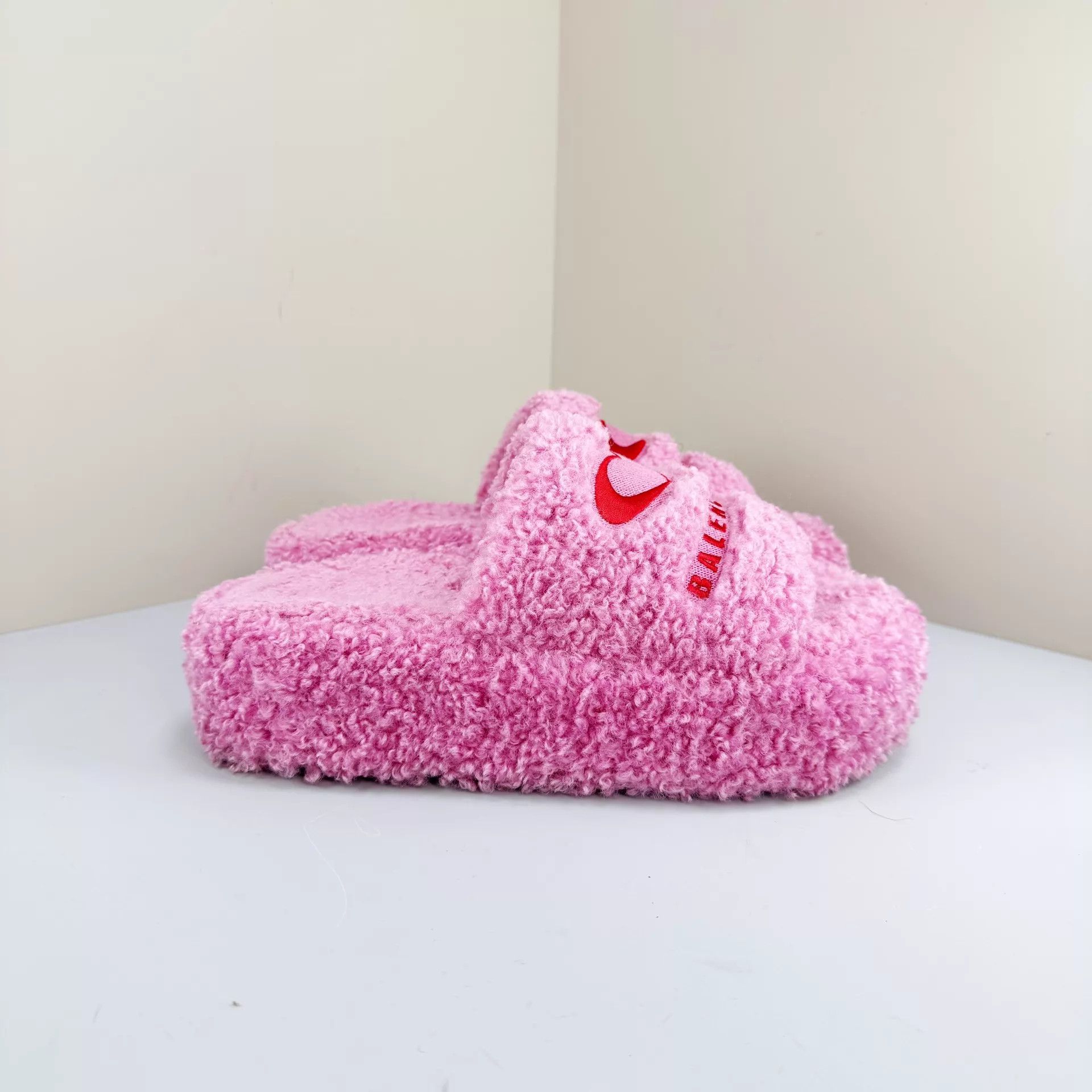 Balenciaga Balenciaga 25ss Qixi Heart Slippers 38 99New Size US 7.5 / IT 37.5 - 4 Thumbnail