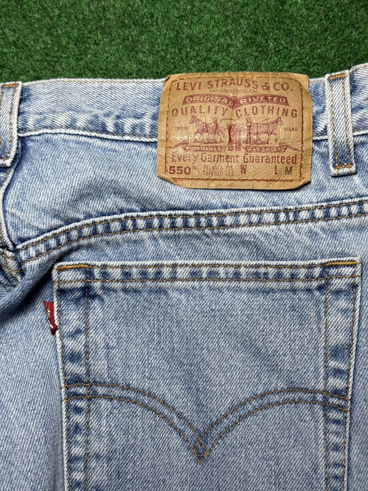 Levi's Vintage Clothing Vintage Levi’s 550 Relaxed Taper 16 32x30 Light Wash Jeans Size 38" / US 16 / IT 52 - 2 Thumbnail
