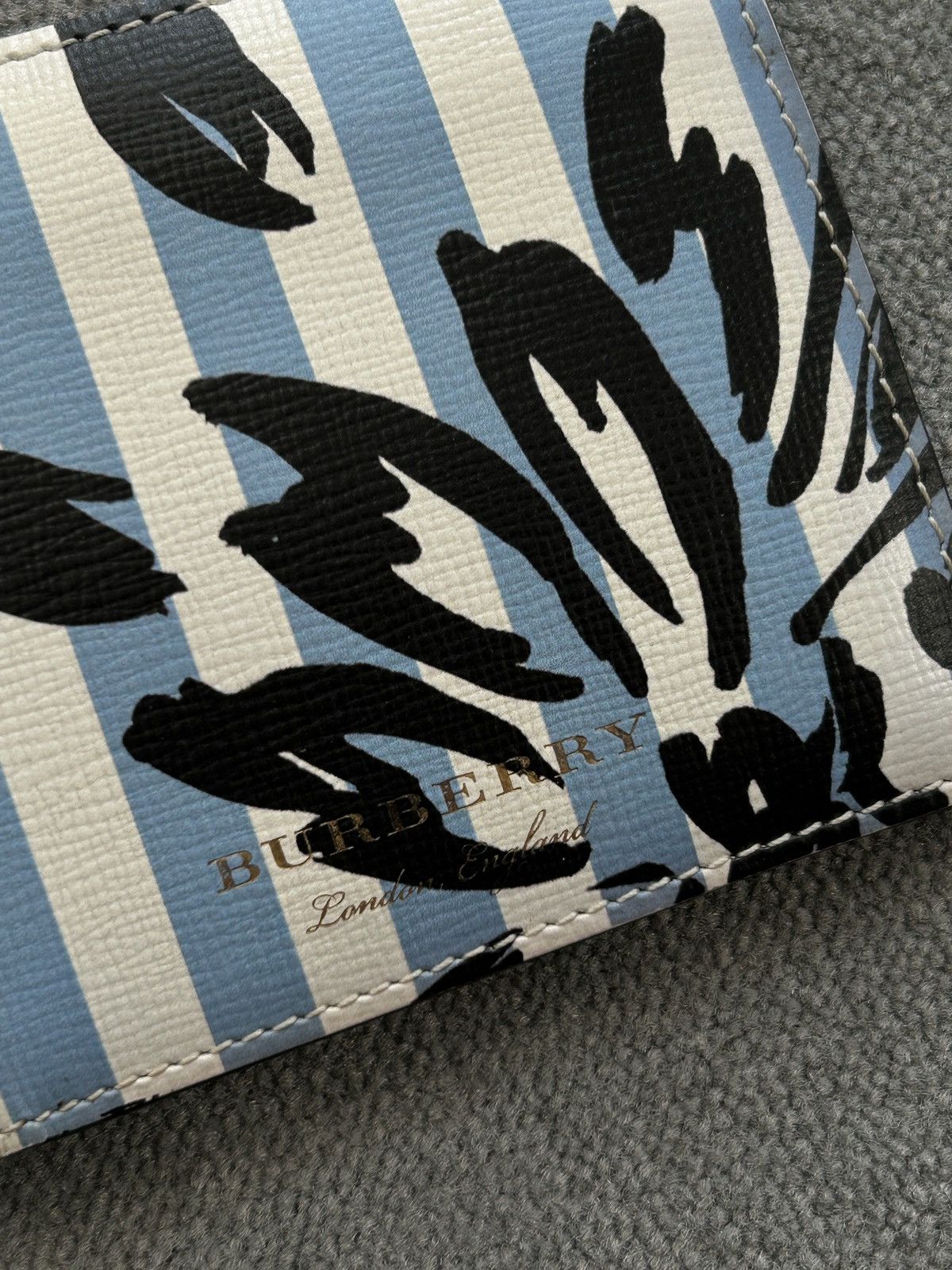 Burberry Burberry Grained Leather Bi-Fold Wallet NEW 700$ Size ONE SIZE - 3 Thumbnail