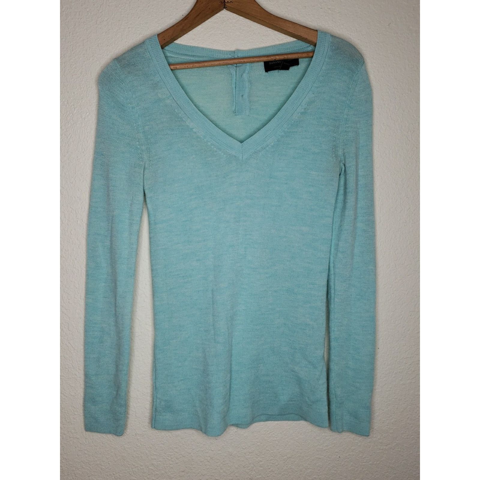 Banana Republic Banana Republic Blue Vneck 100% Merino Wool Sweater small Size S / US 4 / IT 40 - 1 Thumbnail