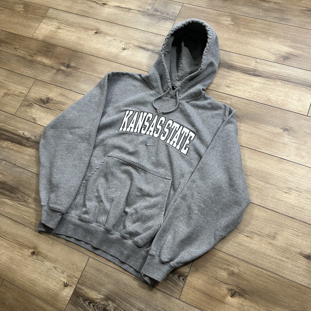 Nike Vintage 2000s Nike Team Kansas State Center Swoosh Hoodie Size US L / EU 52-54 / 3 - 3 Thumbnail