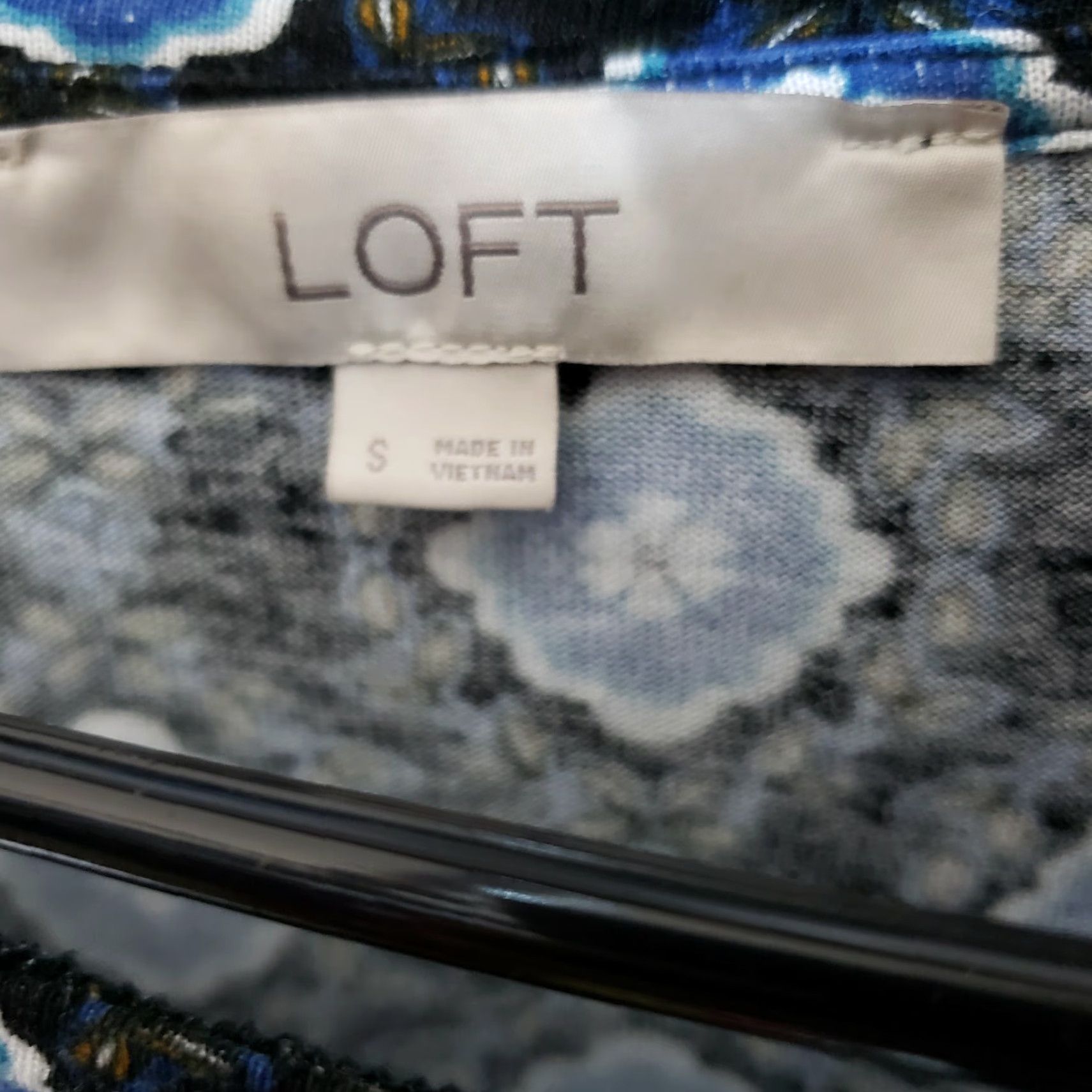 Ann Taylor Ann Taylor LOFT Womens Blouse Shirt Short Sleeve Round Neck Rayon Printed Black Blue Sz S - Floral, Basic, Regular fit Women’s Size S / US 4 / IT 40 - 5 Thumbnail