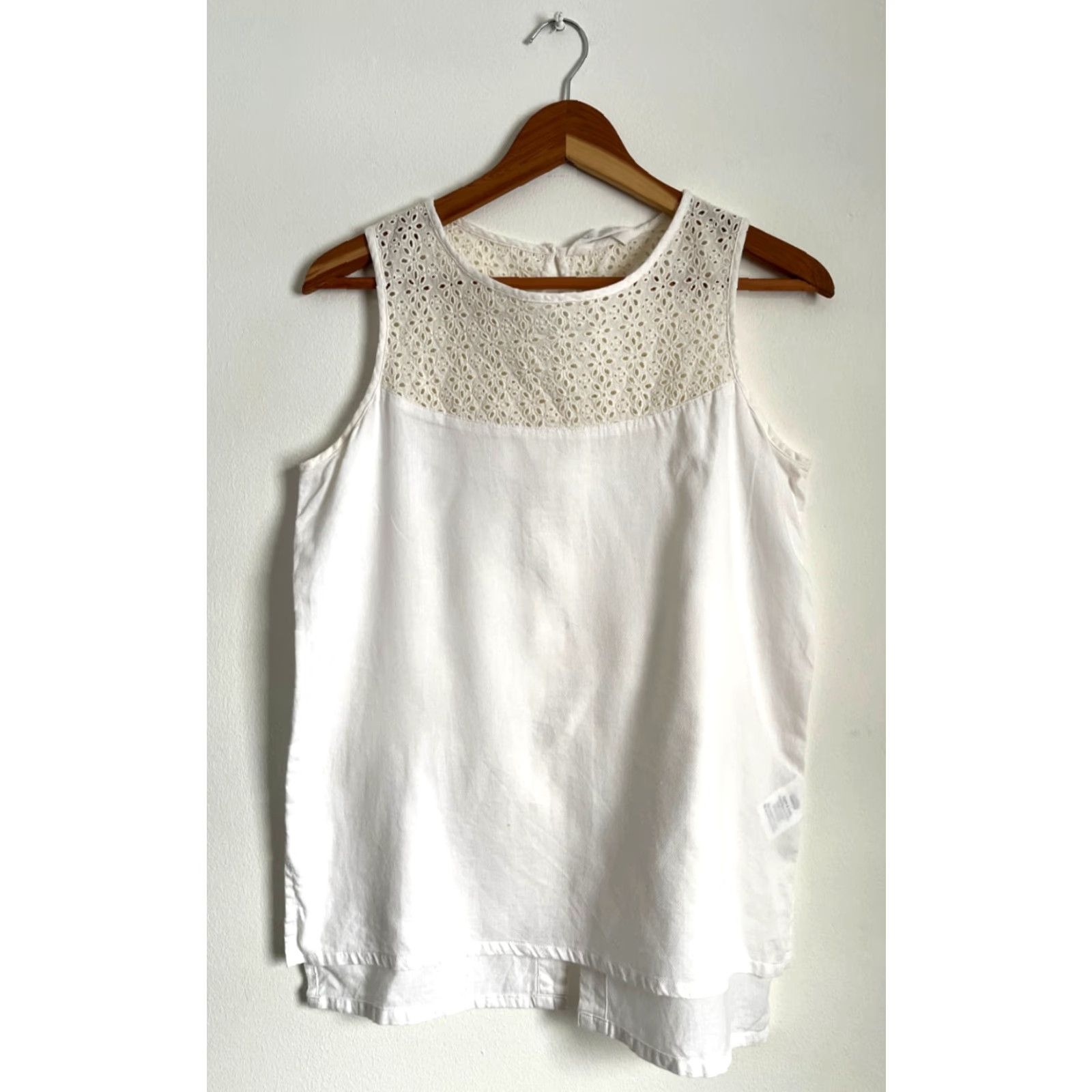 Mountain Khakis Mountain Khakis Women's Tank Shirt Sleeveless Eyelet Lace Yoke Relaxed Sz S White Beach City Classic Outdoor Lightweight Pattern Casual Shirt Womens Size S / US 4 / IT 40 - 2 Thumbnail