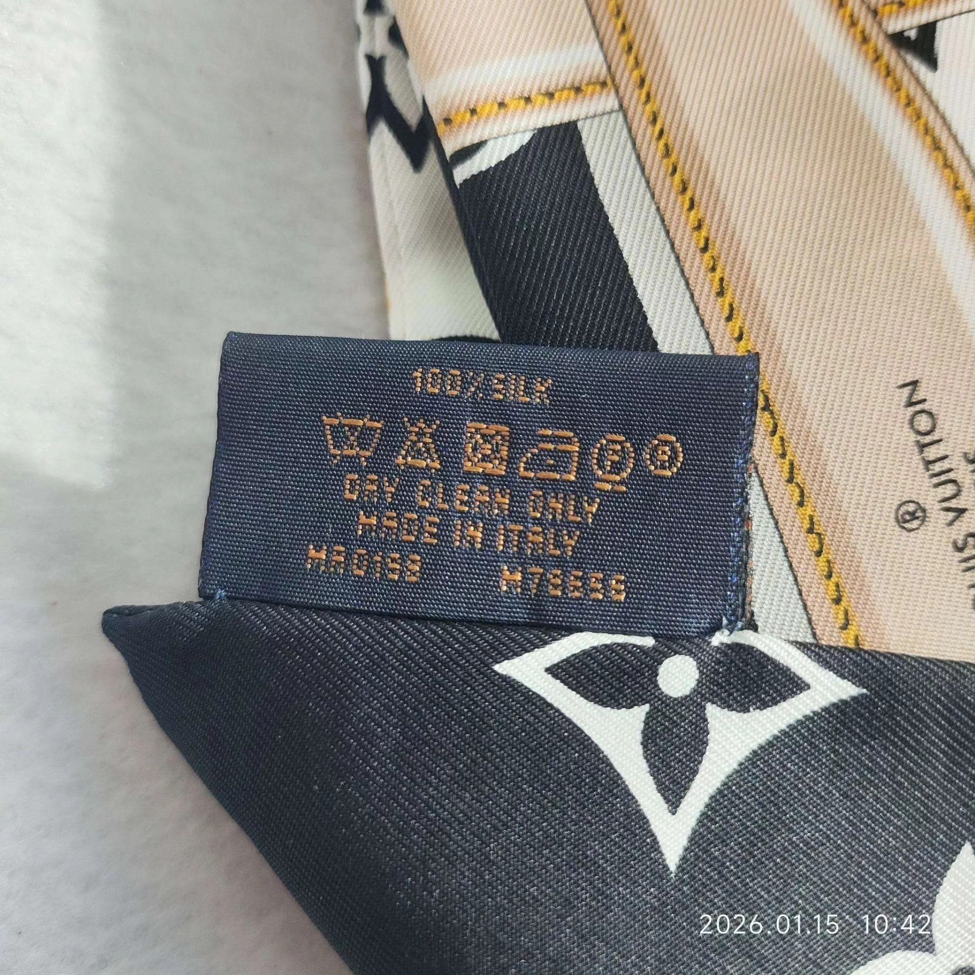 Louis Vuitton LV Silk Scarf 80x115 Black M78656 Size ONE SIZE - 2 Thumbnail