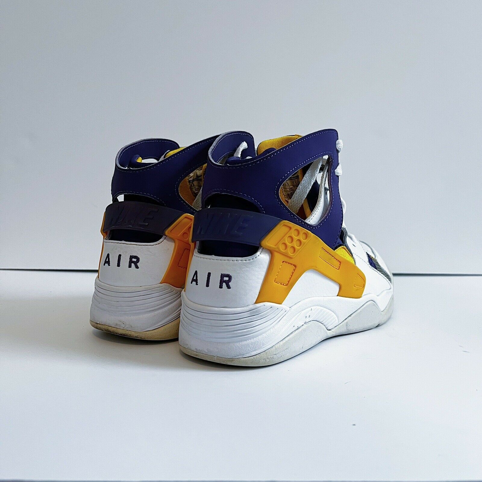 Nike 2015 Nike Air Flight Huarache Kobe Rare 705005 101 Sz 8.5 Size US 8.5 / EU 41-42 - 4 Thumbnail