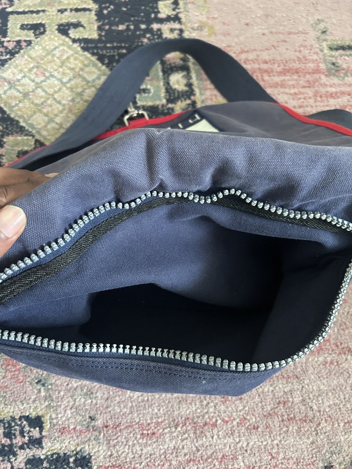 Tommy Hilfiger Vintage 90s Tommy Hilfiger Big Flag Canvas Messenger Bag Size ONE SIZE - 4 Thumbnail