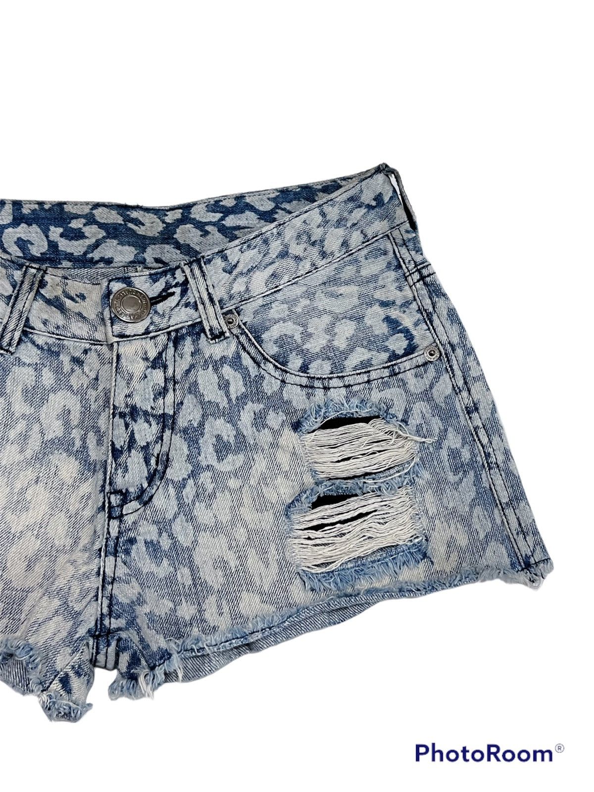 Japanese Brand Y2K Leopard denim shorts 🐆💗 Size 26" / US 2 / IT 38 - 3 Thumbnail