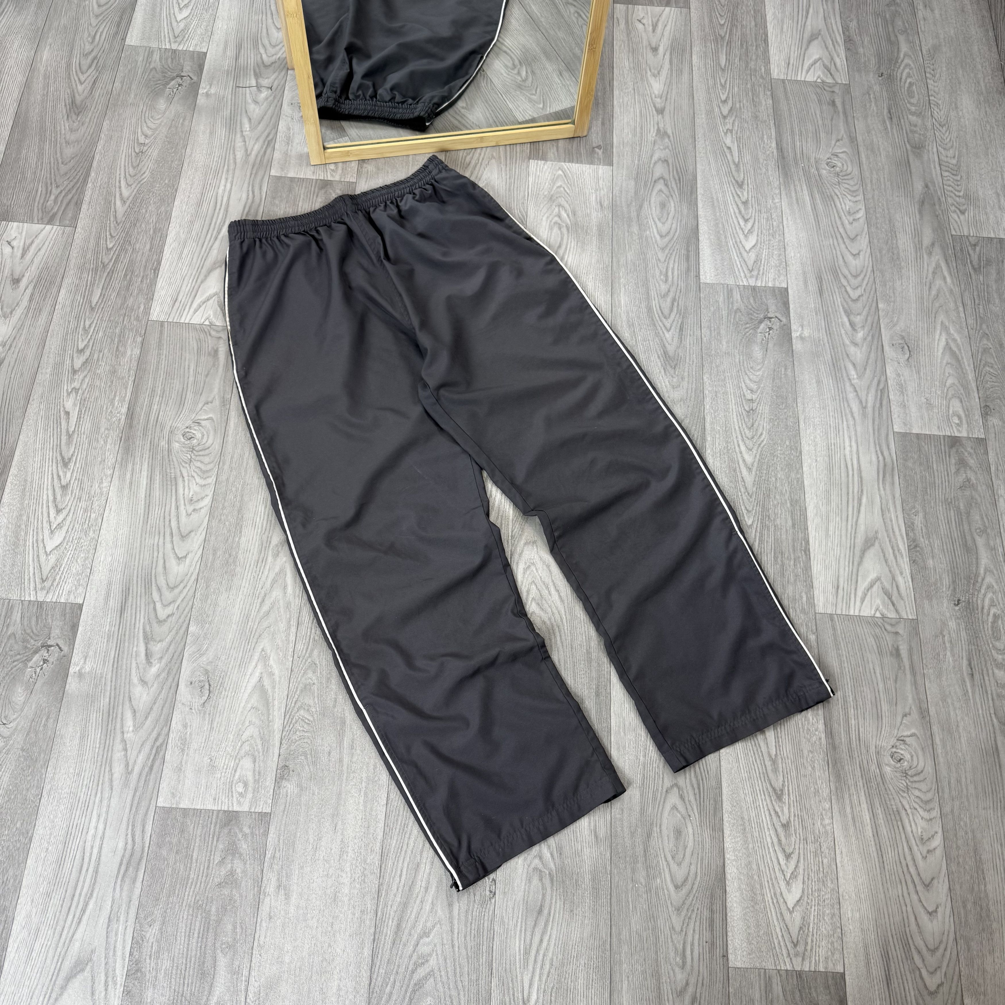 Perry Ellis Vintage Perry Ellis Sport 90s Grey Nylon Trackpants Size US 34 / EU 50 - 2 Thumbnail