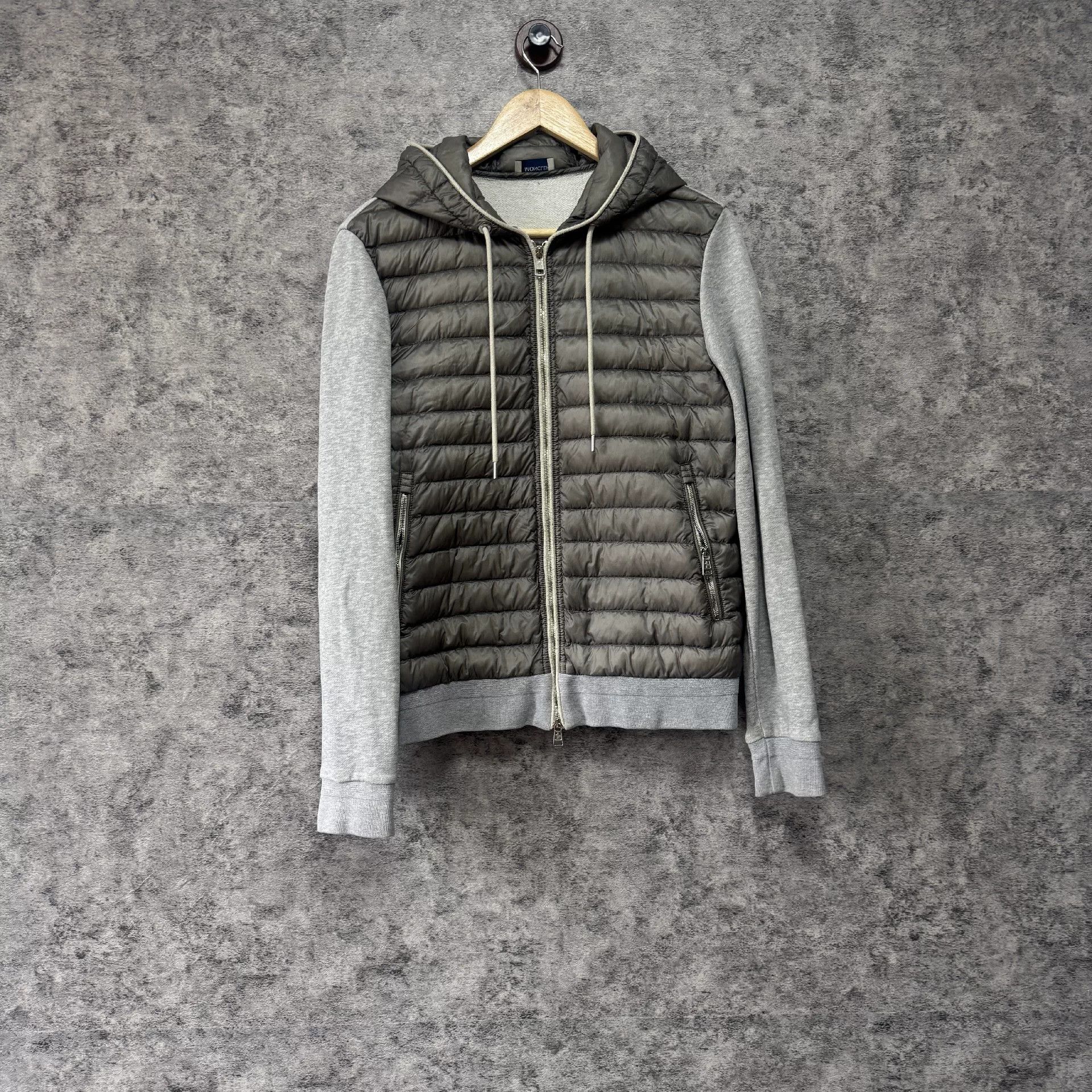 Moncler Moncler Down Down Jacket M Women Size M / US 6-8 / IT 42-44 - 1 Thumbnail