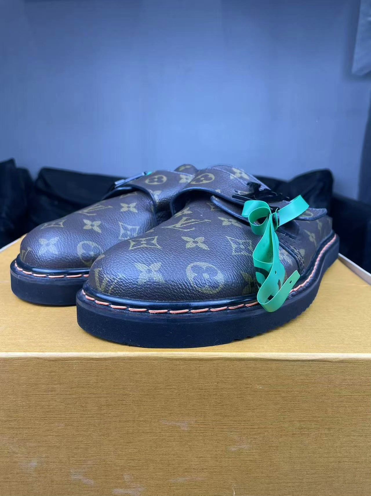 Louis Vuitton Louis Vuitton Lowtop Sneakers 41 Men Size US 8.5 / EU 41-42 - 1 Thumbnail