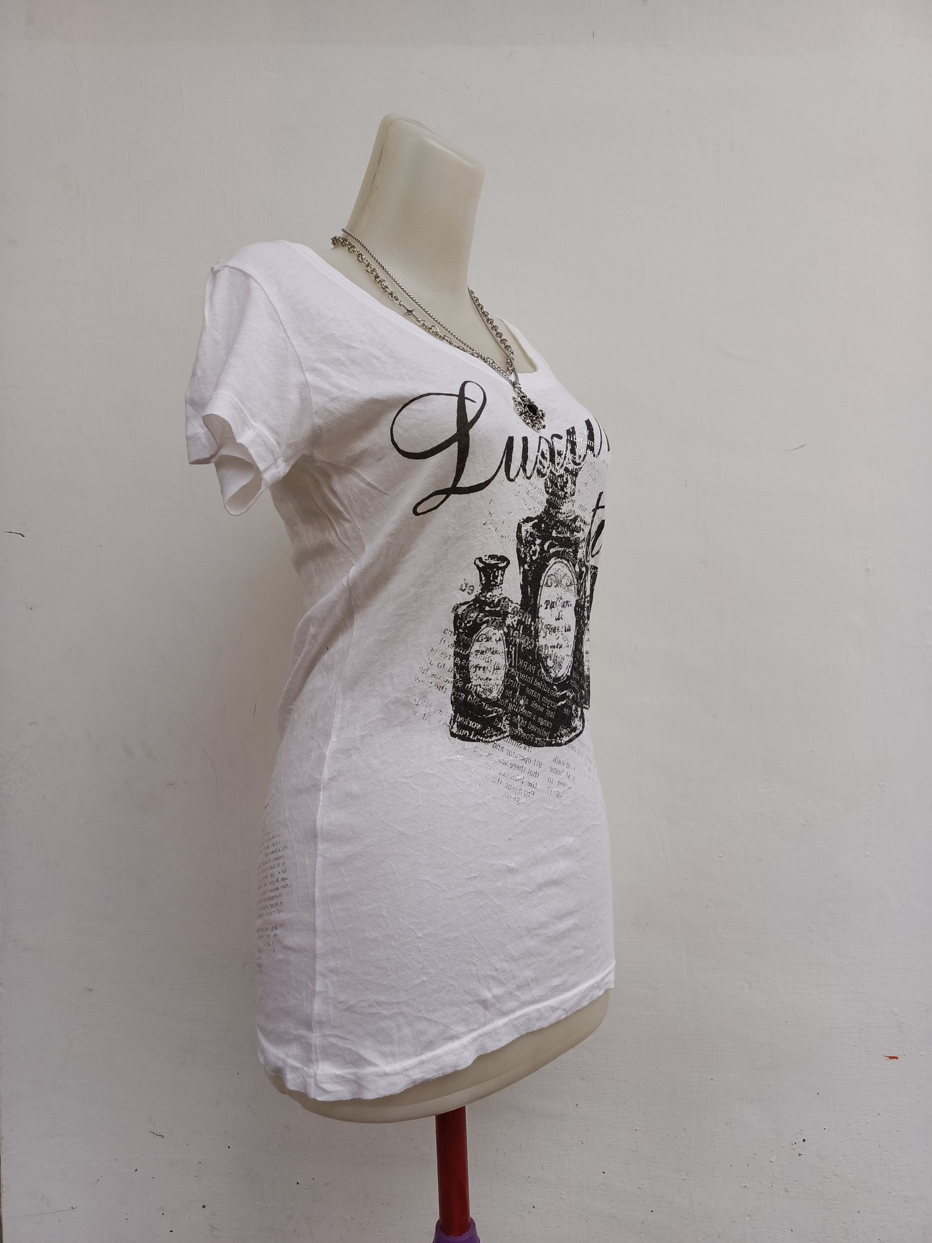 Japanese Brand Ademis White Graphic T-Shirt Perfume Print Size M / US 6-8 / IT 42-44 - 3 Thumbnail
