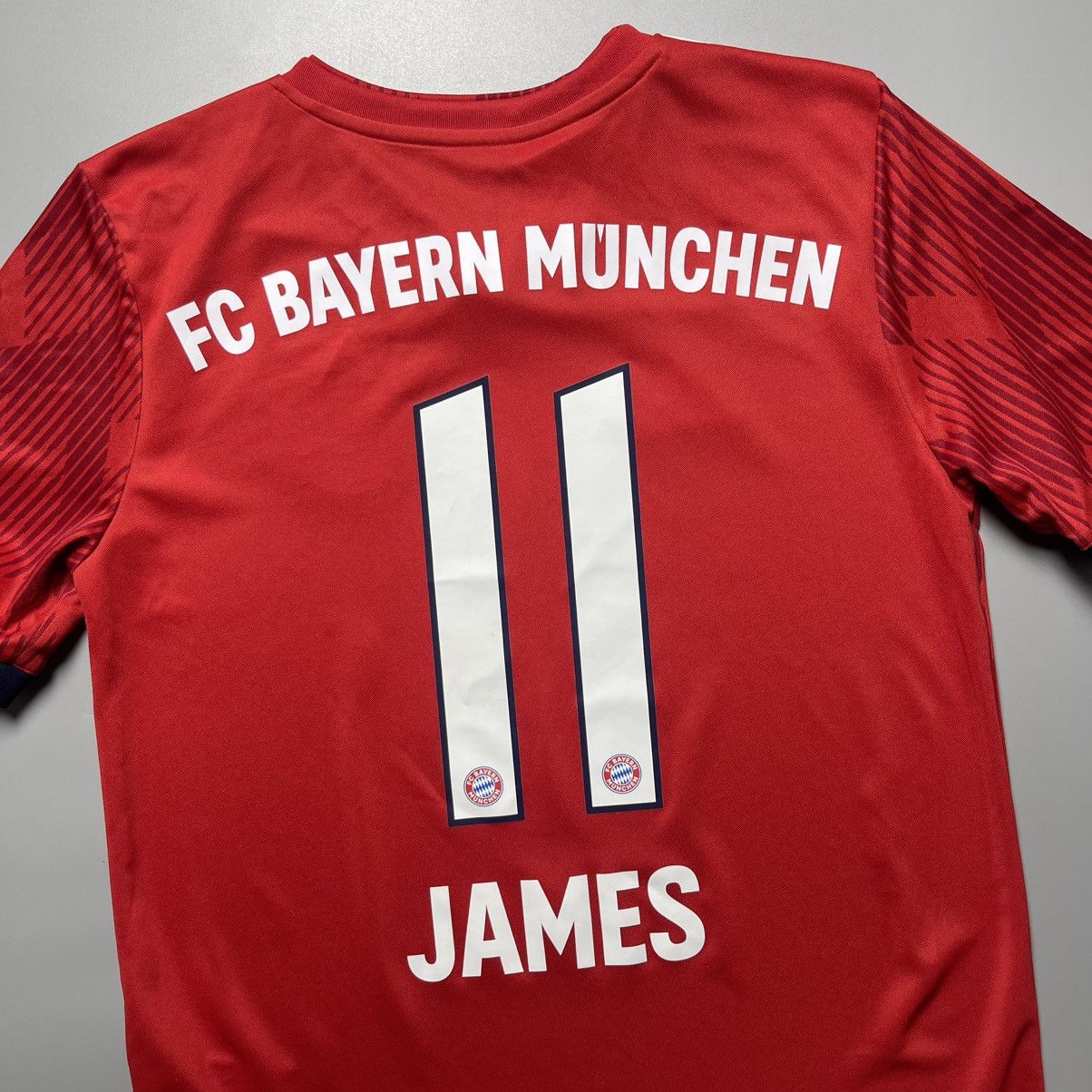 Adidas L KIDS SIZE BAYERN ADIDAS 2018/2019 SOCCER JERSEY #11 JAMES Size US XS / EU 42 / 0 - 8 Thumbnail