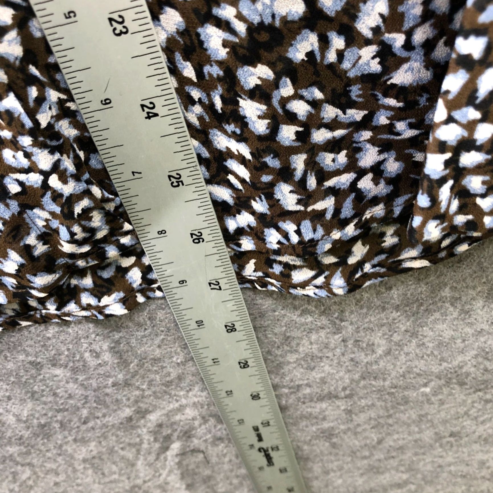 Club Monaco Club Monaco Blouse Long Sleeve Womens XS Button Down Silky Floral Brown Viscose Dressy Casual Workwear Size XS / US 0-2 / IT 36-38 - 7 Thumbnail