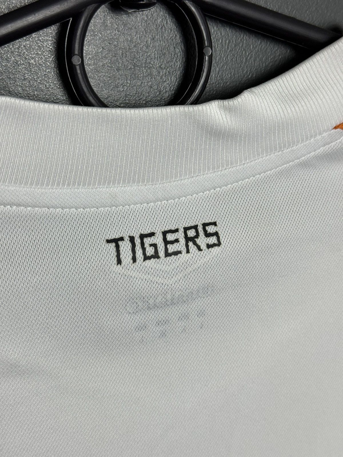 Umbro Hull City 17/18 Away Football Jersey Size US L / EU 52-54 / 3 - 15 Thumbnail
