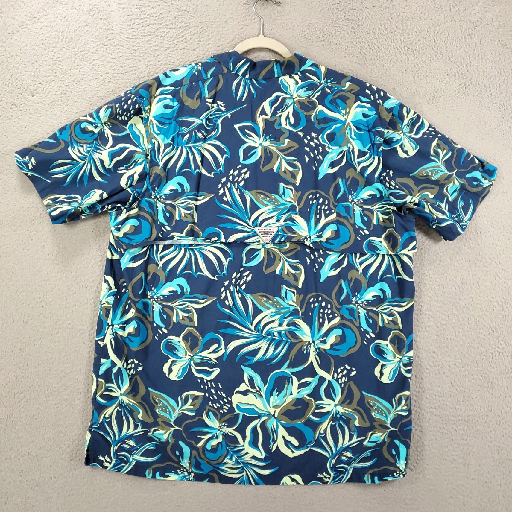 Vintage Columbia Button-Up Shirt Mens XL Blue Green Abstract Floral Swordfish PFG Casual Travel Short Sleeve Collared Size US XL / EU 56 / 4 - 6 Thumbnail