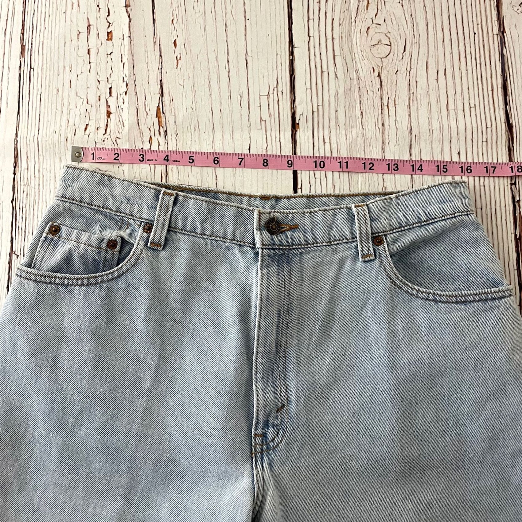Levi's VINTAGE Levi's Women's Hi Rise Mom Jeans Light Wash Size 14 Jeans Blue Women 14 Mom 90s Legacy Size 36" / US 14 / IT 50 - 6 Thumbnail