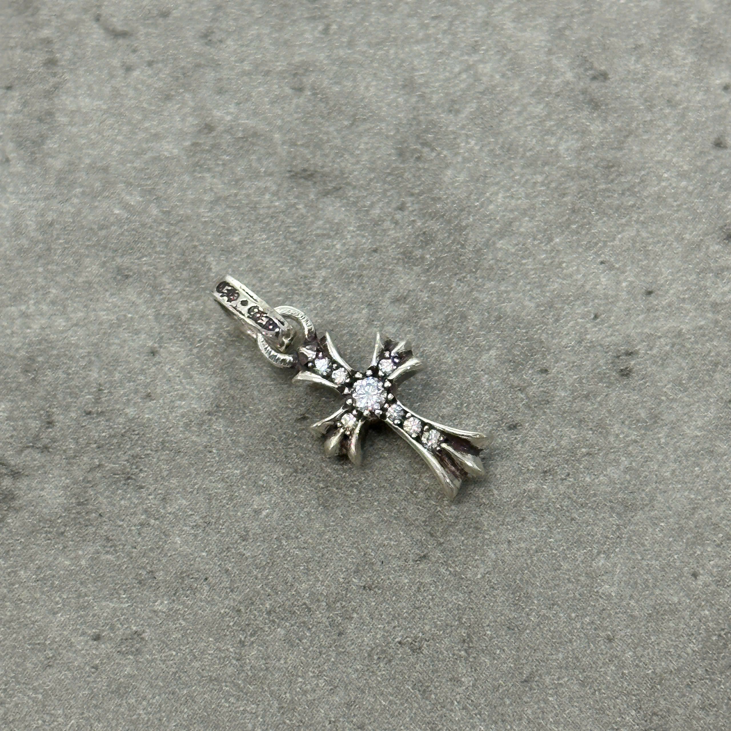 Chrome Hearts Chrome Hearts Cross baby fat sliver charm diamond Size ONE SIZE - 1 Thumbnail