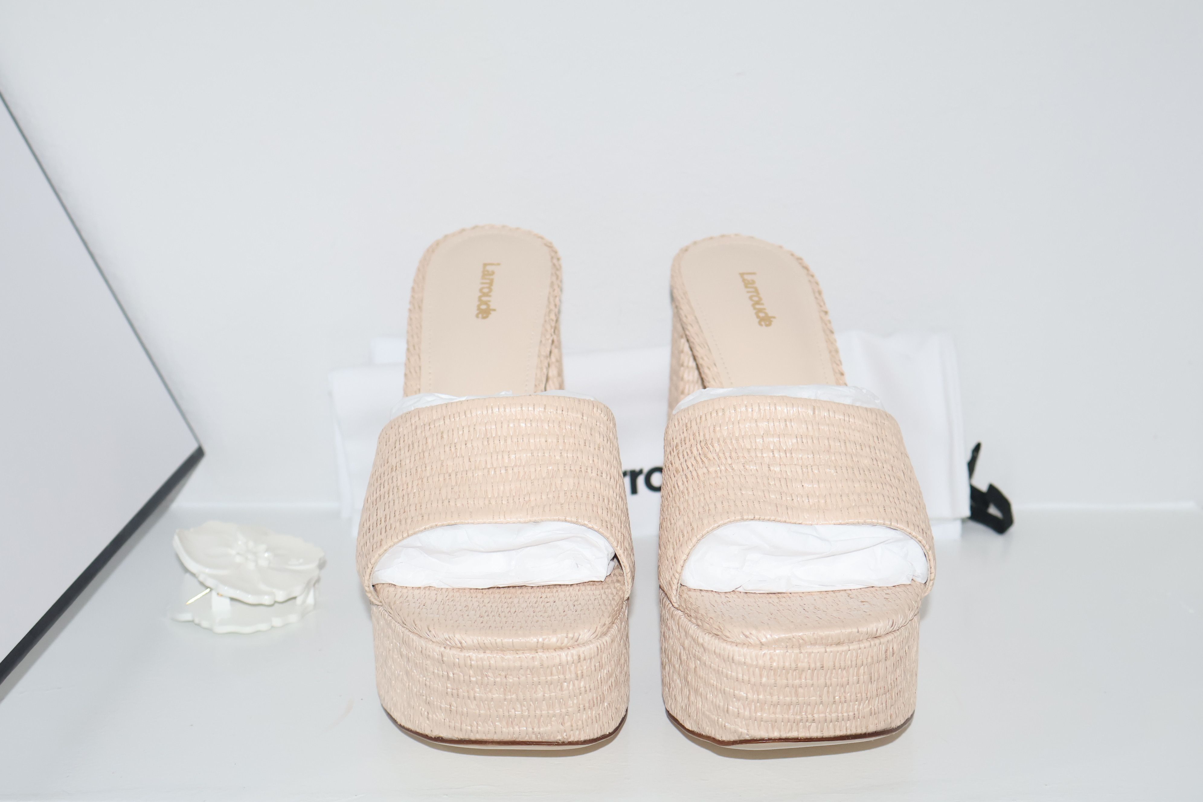 Larroude Larroude Dolly Heeled Mules Neutral Woven Open Toe Neutral Size US 10 / IT 40 - 4 Thumbnail