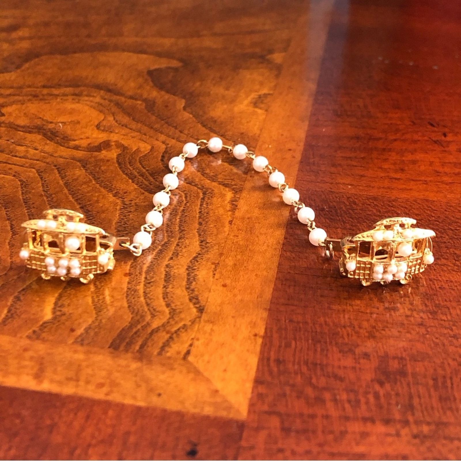 Vintage Vintage trolley faux pearls accent scarf clothing clips Size ONE SIZE - 5 Thumbnail
