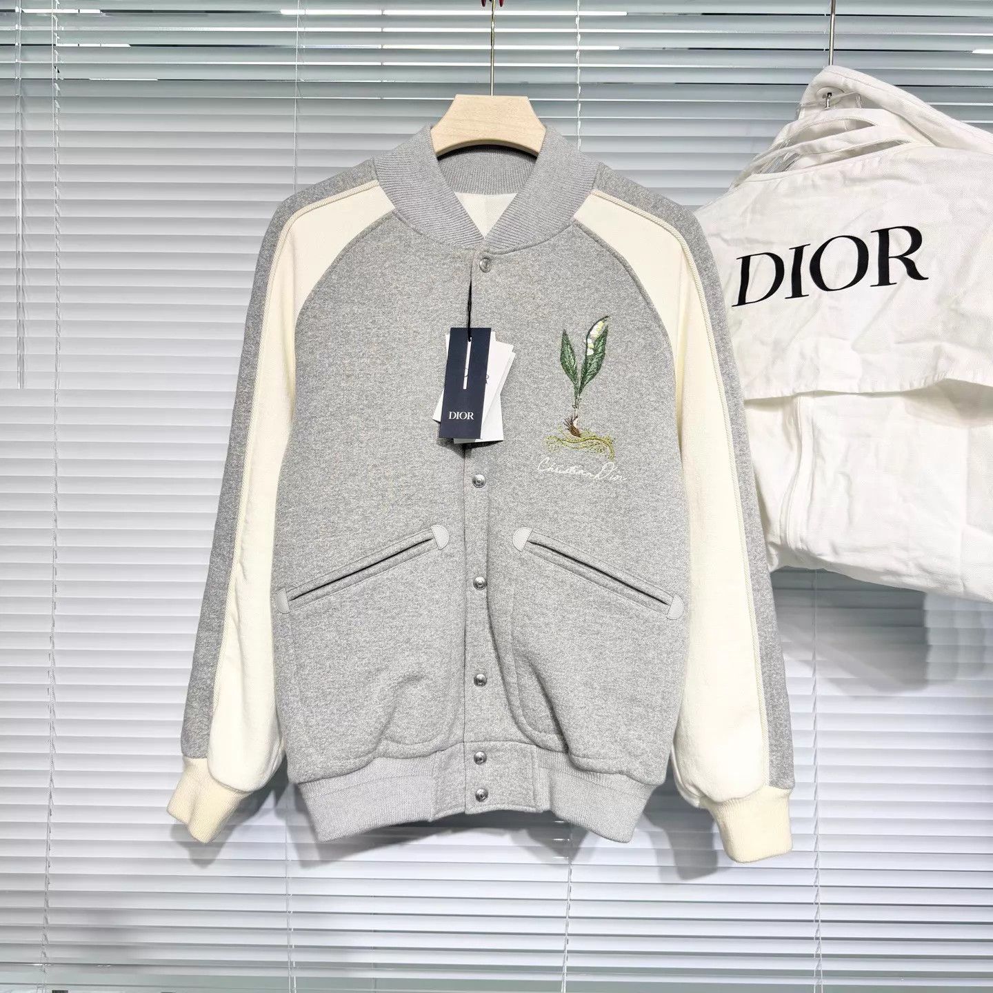 Dior DIOR 25 Gray XS Pilot Lily of the Valley Embroidery Near New Size US XS / EU 42 / 0 - 1 Thumbnail