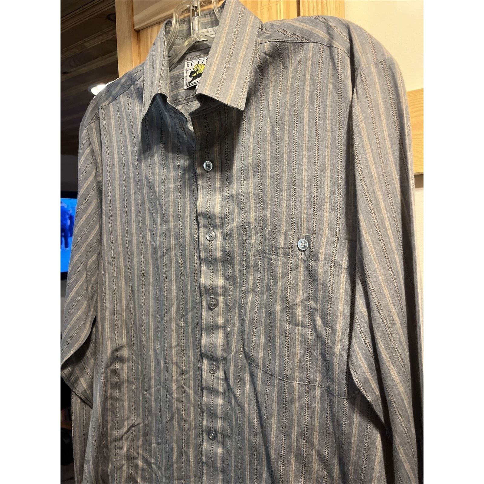 Le TIGRE Le Tigre Vintage Men’s M Gray Stripe Button Poly Blend Shirt Size US M / EU 48-50 / 2 - 9 Thumbnail