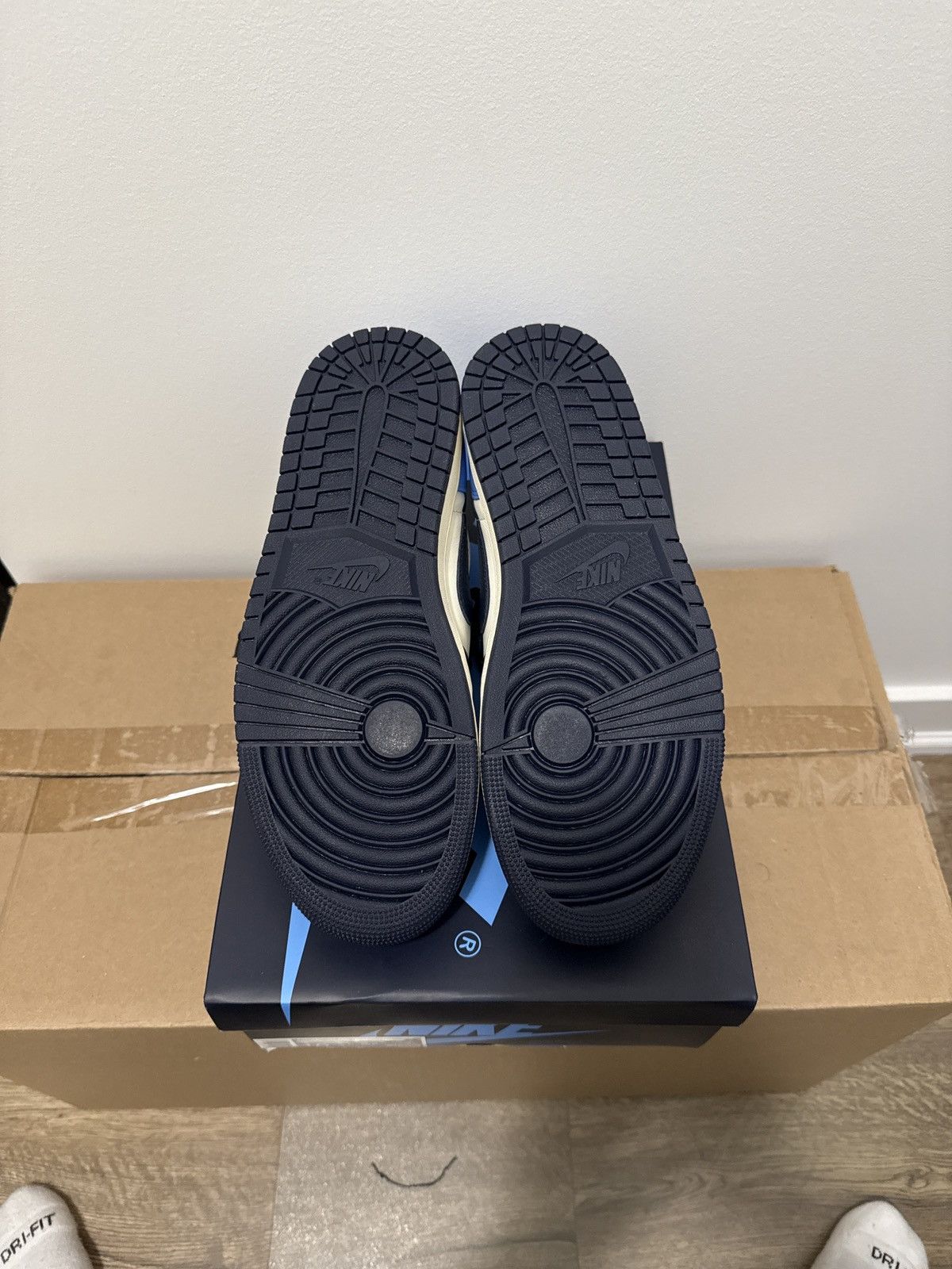 Jordan Brand Jordan 1 Low OG Obsidian UNC Size US 10 / EU 43 - 7 Thumbnail