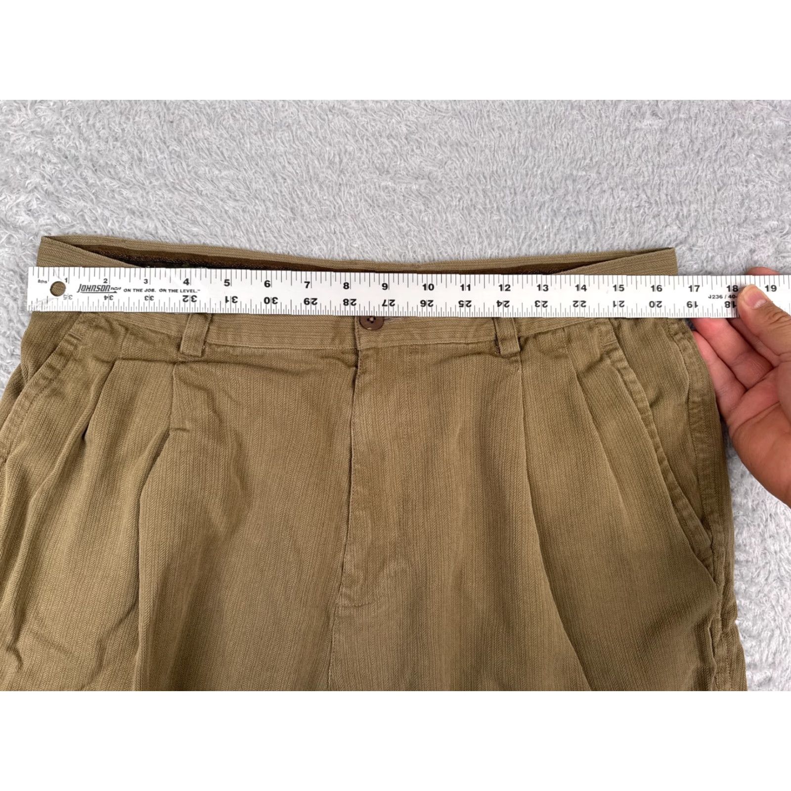 Tommy Bahama Tommy Bahama Shorts Men Bermuda 35 Brown Silk Pleated 100% Silk Beach Vacation 34x8 Bermuda Shorts Mens Size US 35 - 7 Thumbnail