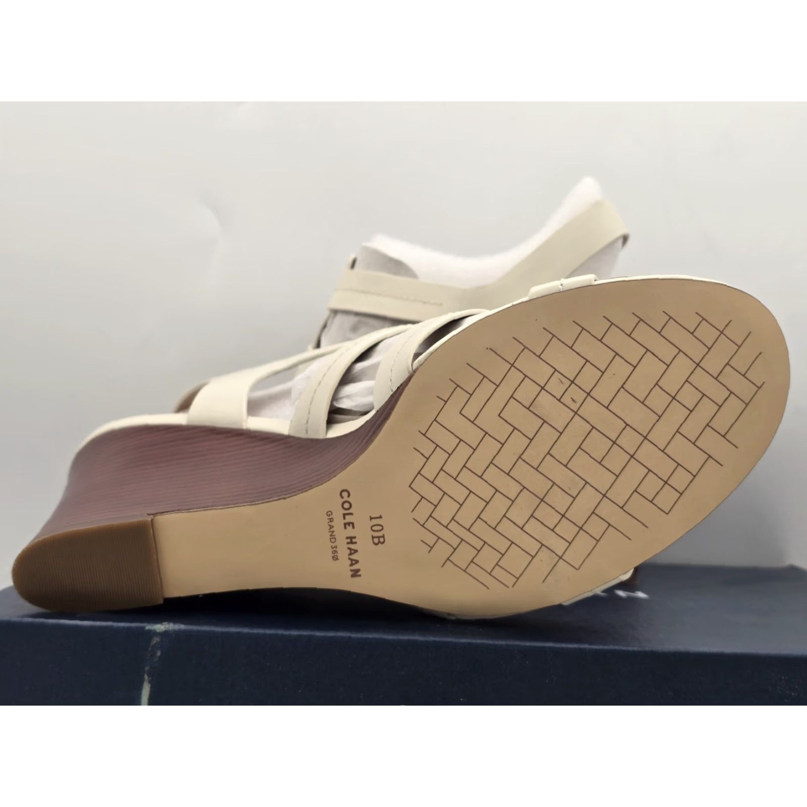 Cole Haan VINTAGE Cole Haan Josie Sandals Brand Fisherman Women’s Leather White 10 B Narrow 90s Concert Style Mens Womens Girls? Size US 10 / IT 40 - 7 Thumbnail