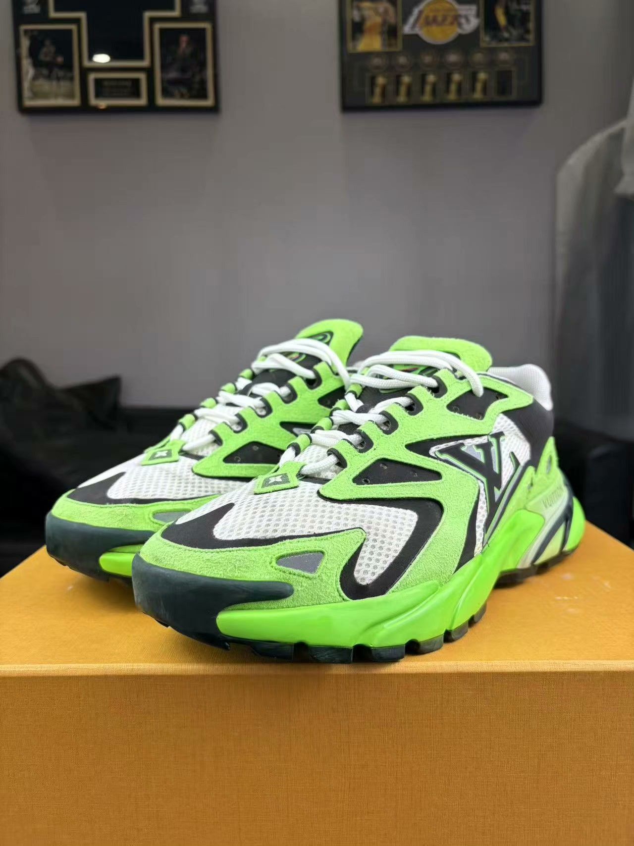 Louis Vuitton Louis Vuitton Running Green Lowtop Sneakers 40 Men Size US 7.5 / EU 40-41 - 1 Thumbnail