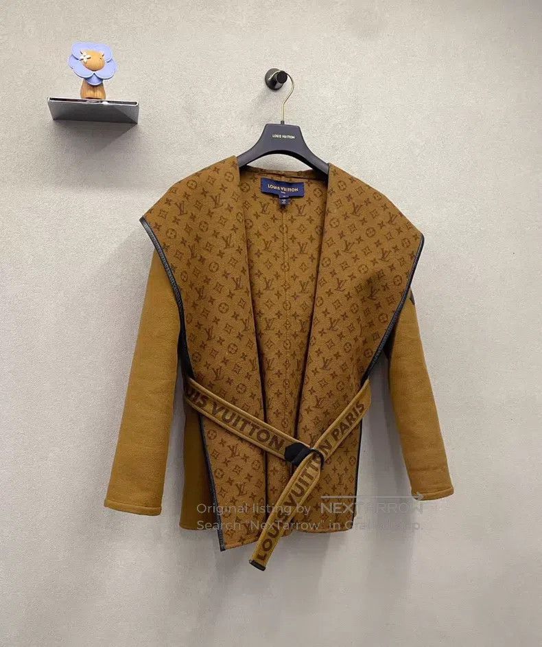 Louis Vuitton Louis Vuitton Brown cropped coat Size XS / US 0-2 / IT 36-38 - 3 Thumbnail