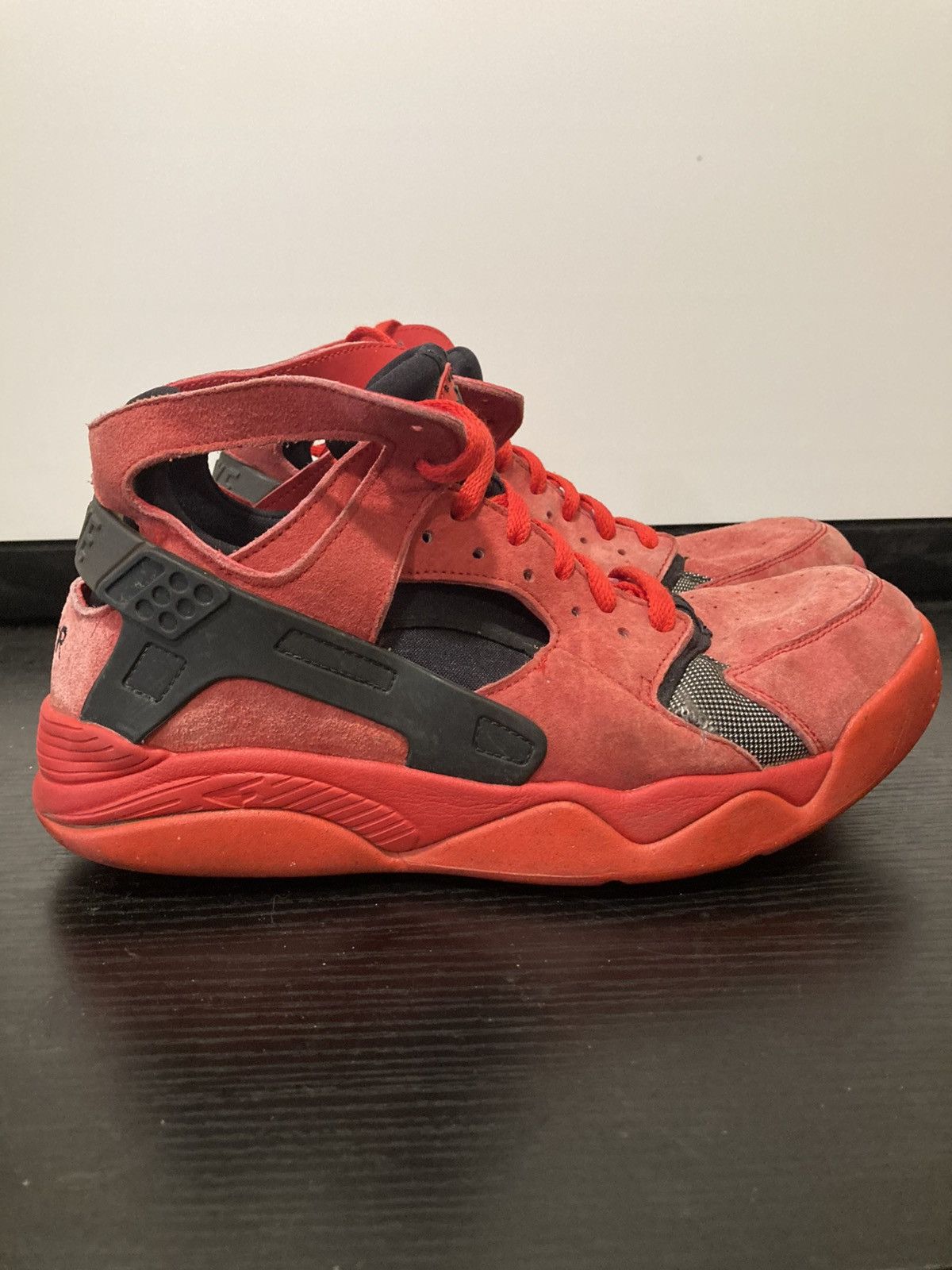 Nike SIZE 10.5 MEN - Nike Air Flight Huarache Red Size US 10.5 / EU 43-44 - 3 Thumbnail