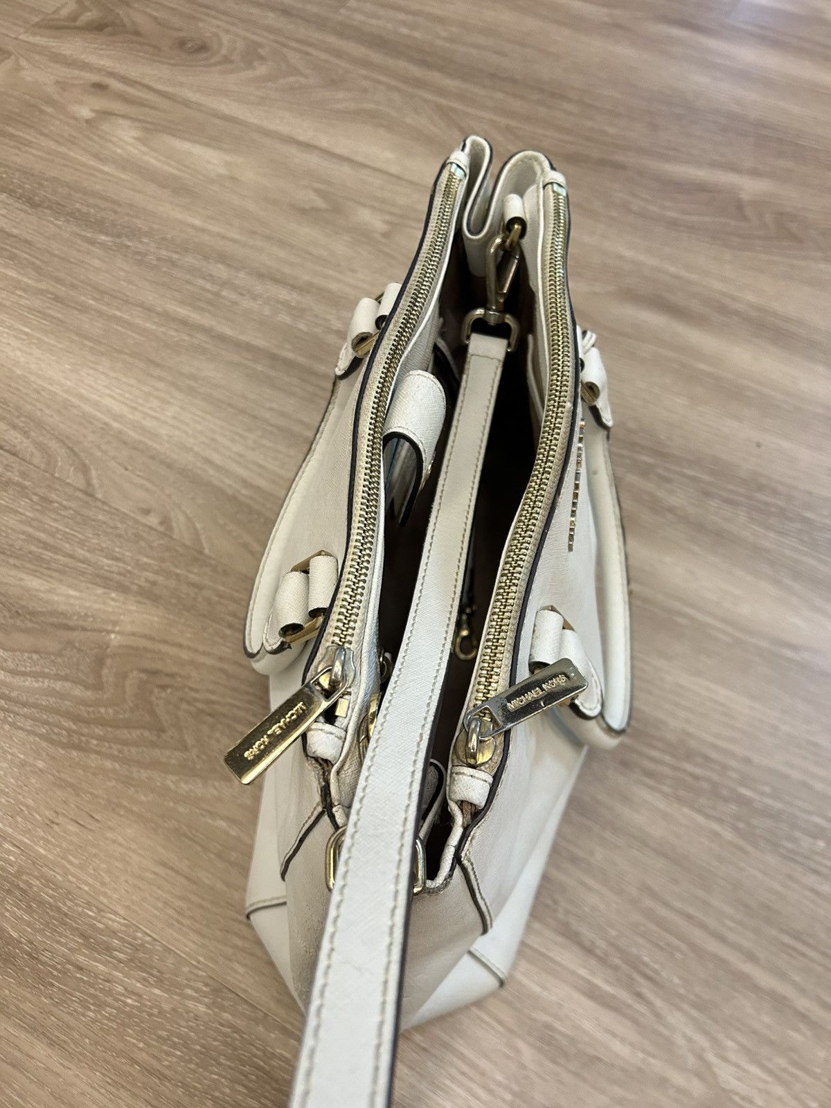 Michael Kors Michael Kors White Saffiano Leather Sutton Medium Satchel Size ONE SIZE - 6 Thumbnail