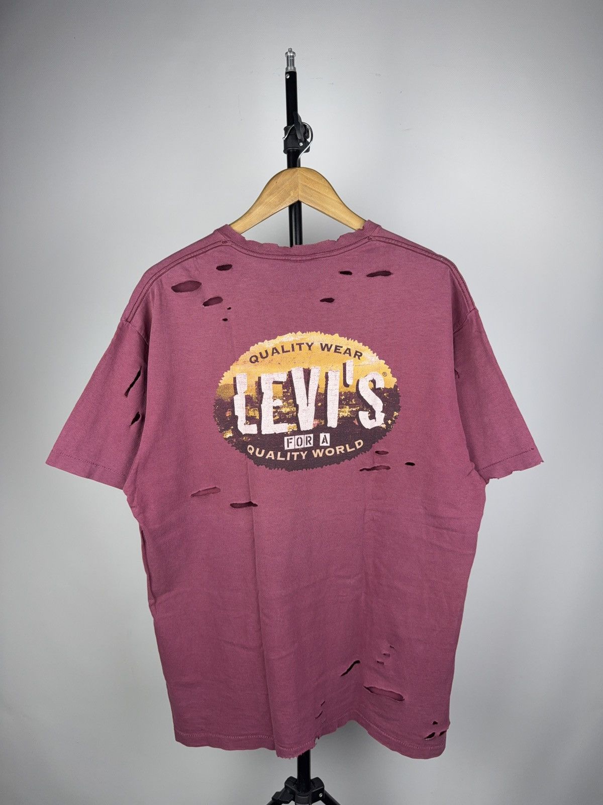 Levi's Vintage Clothing Vintage 90s Retro Levi’s Distressed Faded Tee shirt Size US L / EU 52-54 / 3 - 9 Thumbnail