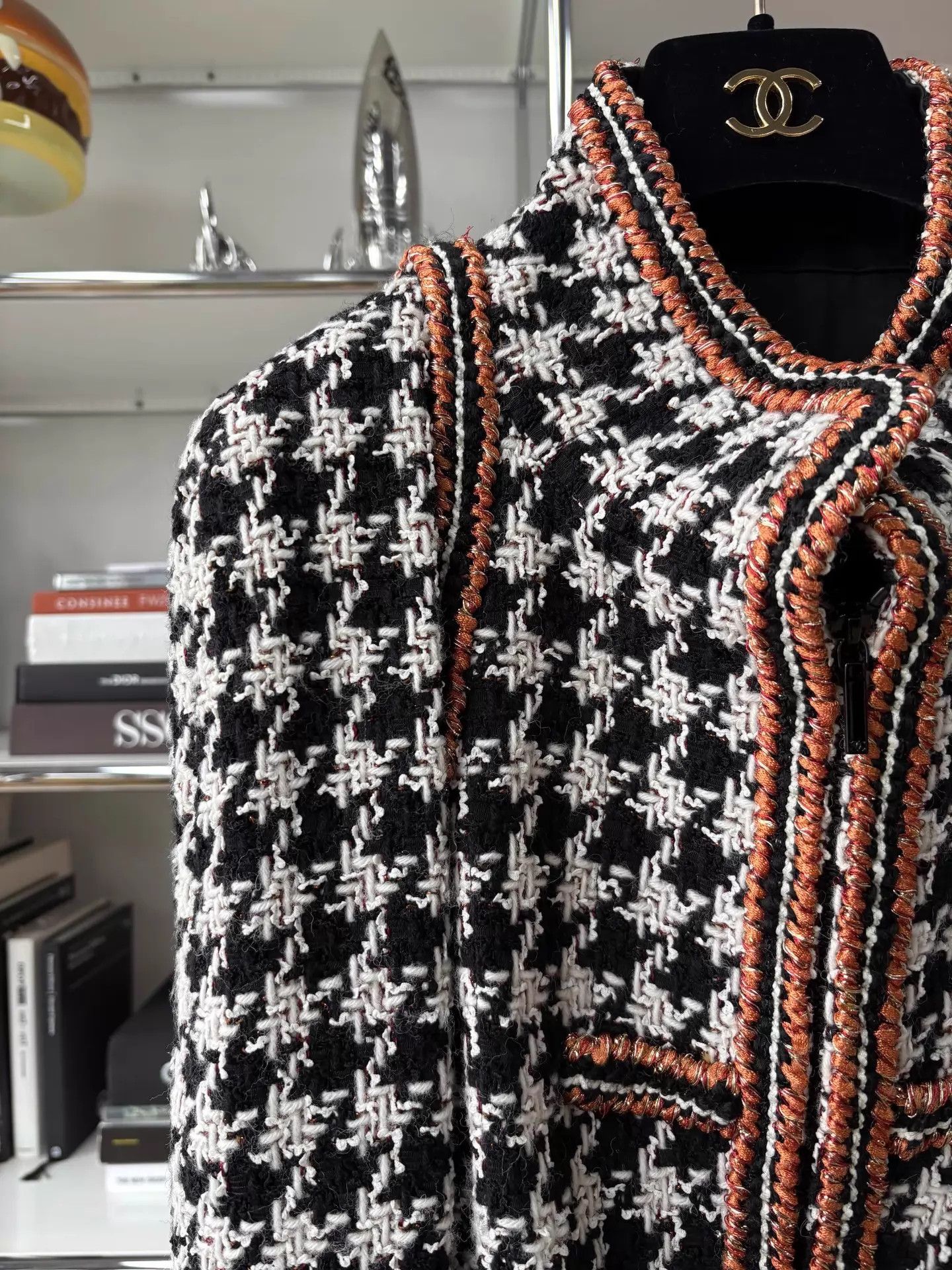 Chanel Chanel 17 houndstooth tweed jacket 36 near new Size XS / US 0-2 / IT 36-38 - 3 Thumbnail