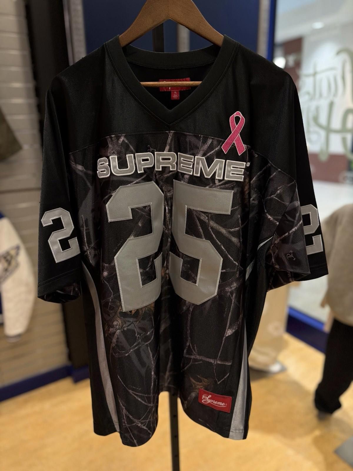 Supreme Supreme Breast Cancer Awareness Football Jersey Realtree XL Size US XL / EU 56 / 4 - 2 Thumbnail