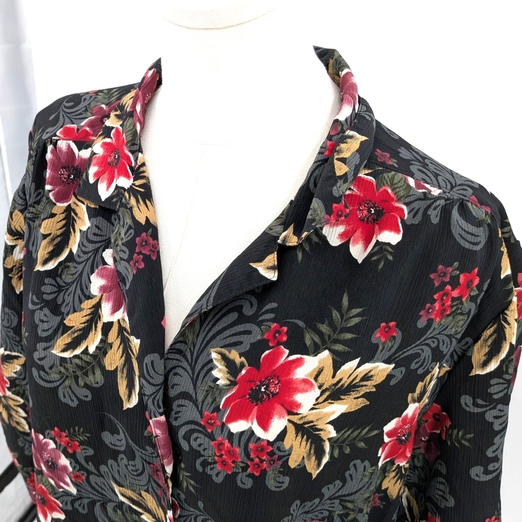 Vintage VINTAGE Donkenny Blouse Women's XL Black Red Floral Lightweight Button Front Romantic Feminine Shirt Size XL / US 12-14 / IT 48-50 - 4 Thumbnail