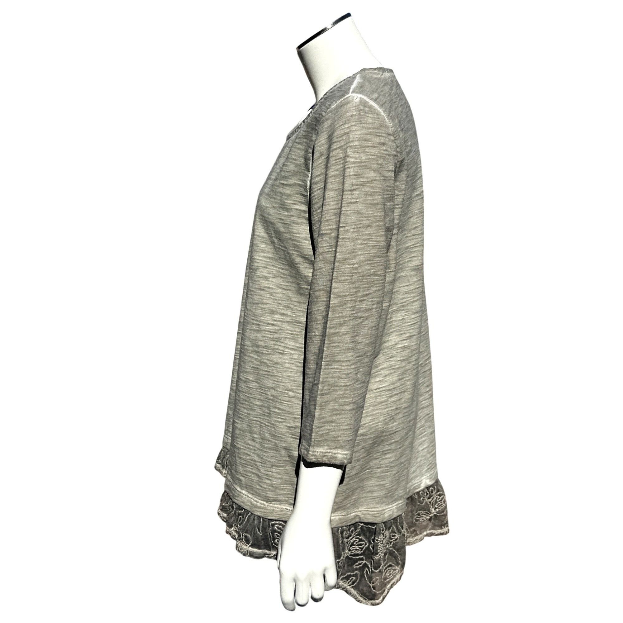 Chicos Chicos Olive Green Gray Blouse Top Embroidered Lace Hem Scoo Size XS / US 0-2 / IT 36-38 - 2 Thumbnail
