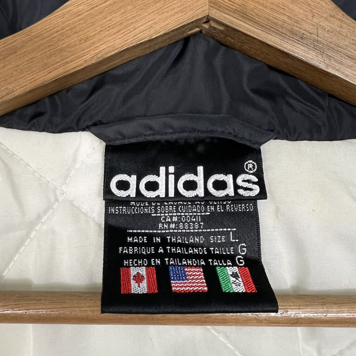 Adidas Vintage 90's ADIDAS Big Logo Windbreaker Jacket #4062-C185 Size US L / EU 52-54 / 3 - 14 Thumbnail