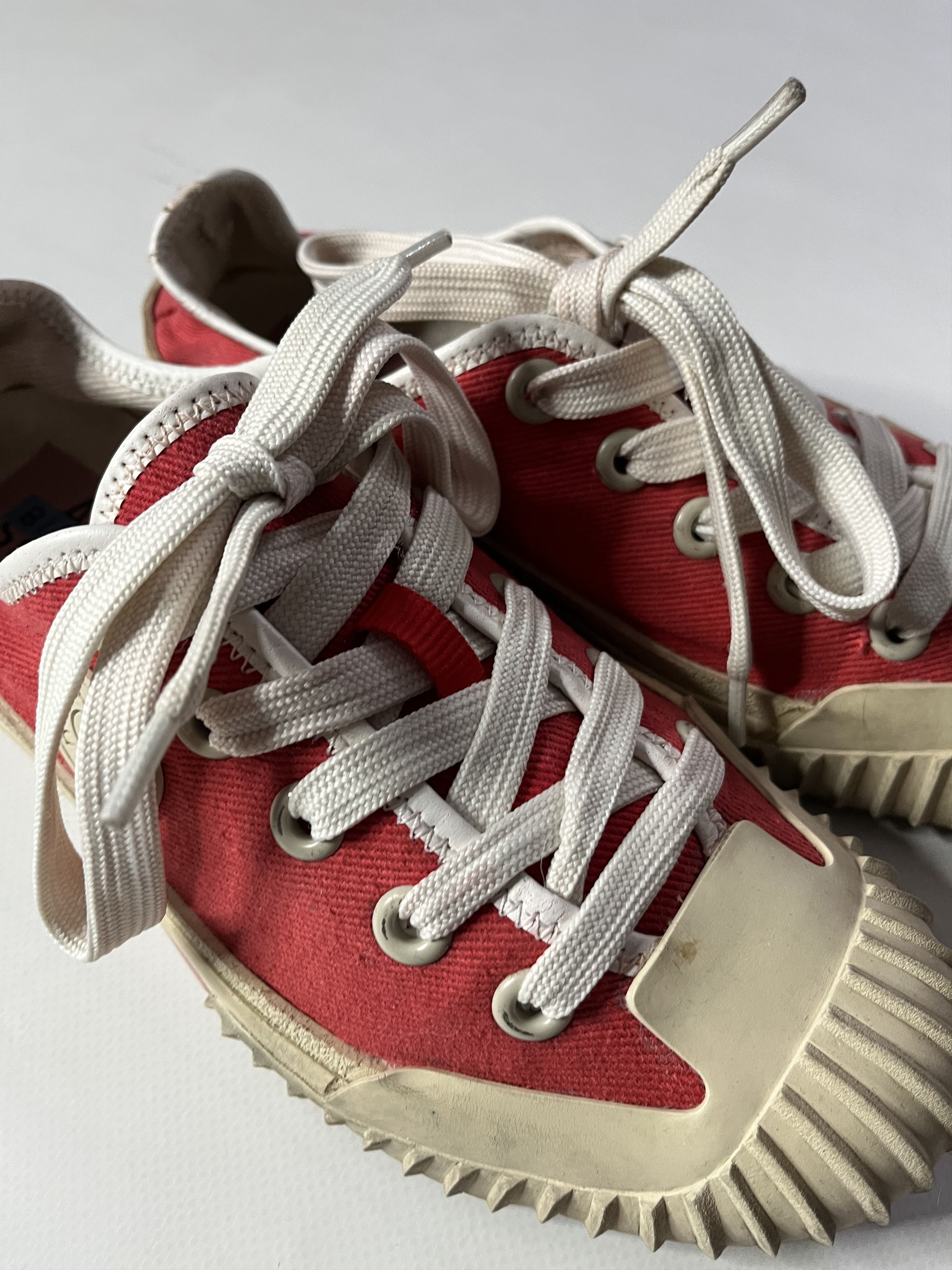 Acne Studios Acne Studios red low sneakers Size US 7.5 / IT 37.5 - 3 Thumbnail