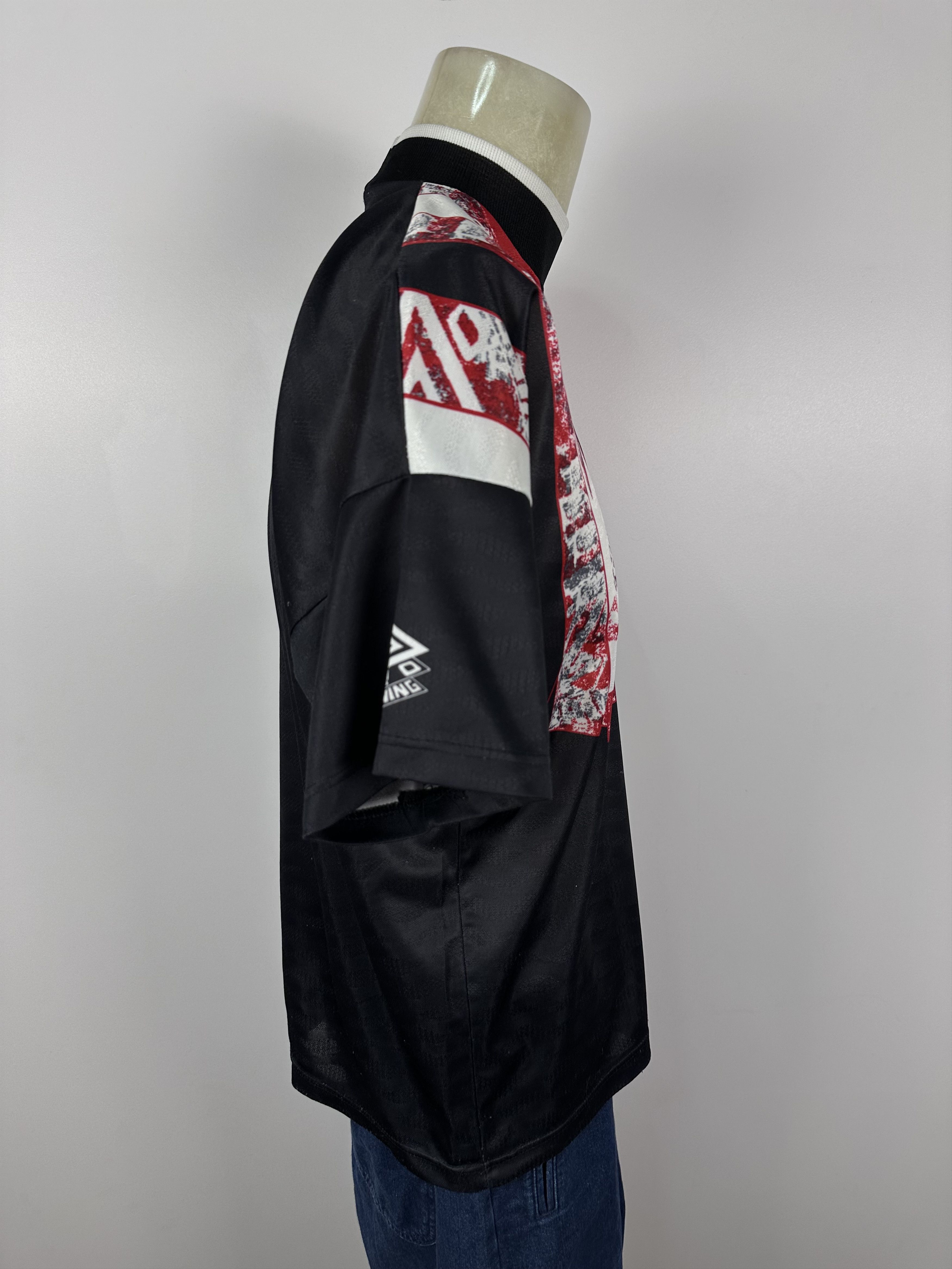 Umbro × Vintage VINTAGE UMBRO FOOTBALL SHIRT SOCCER JERSEY MENS SIZE S Size US S / EU 44-46 / 1 - 7 Thumbnail