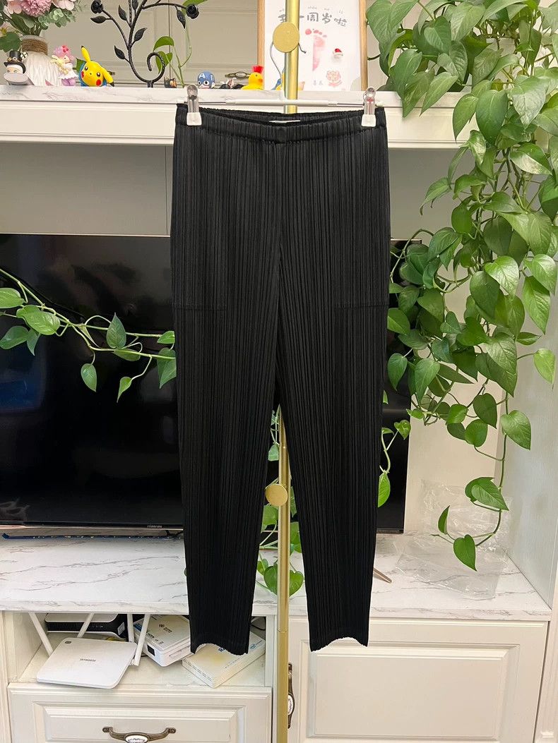 Issey Miyake Issey Miyake size:2 Black pleated pants Size 42" / US 20 - 1 Thumbnail