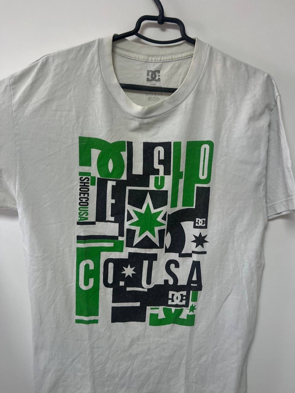 Other Vintage DC Shoes Usa T shirt Skate Sk8 Big logo Rare Hype L Size US L / EU 52-54 / 3 - 7 Thumbnail