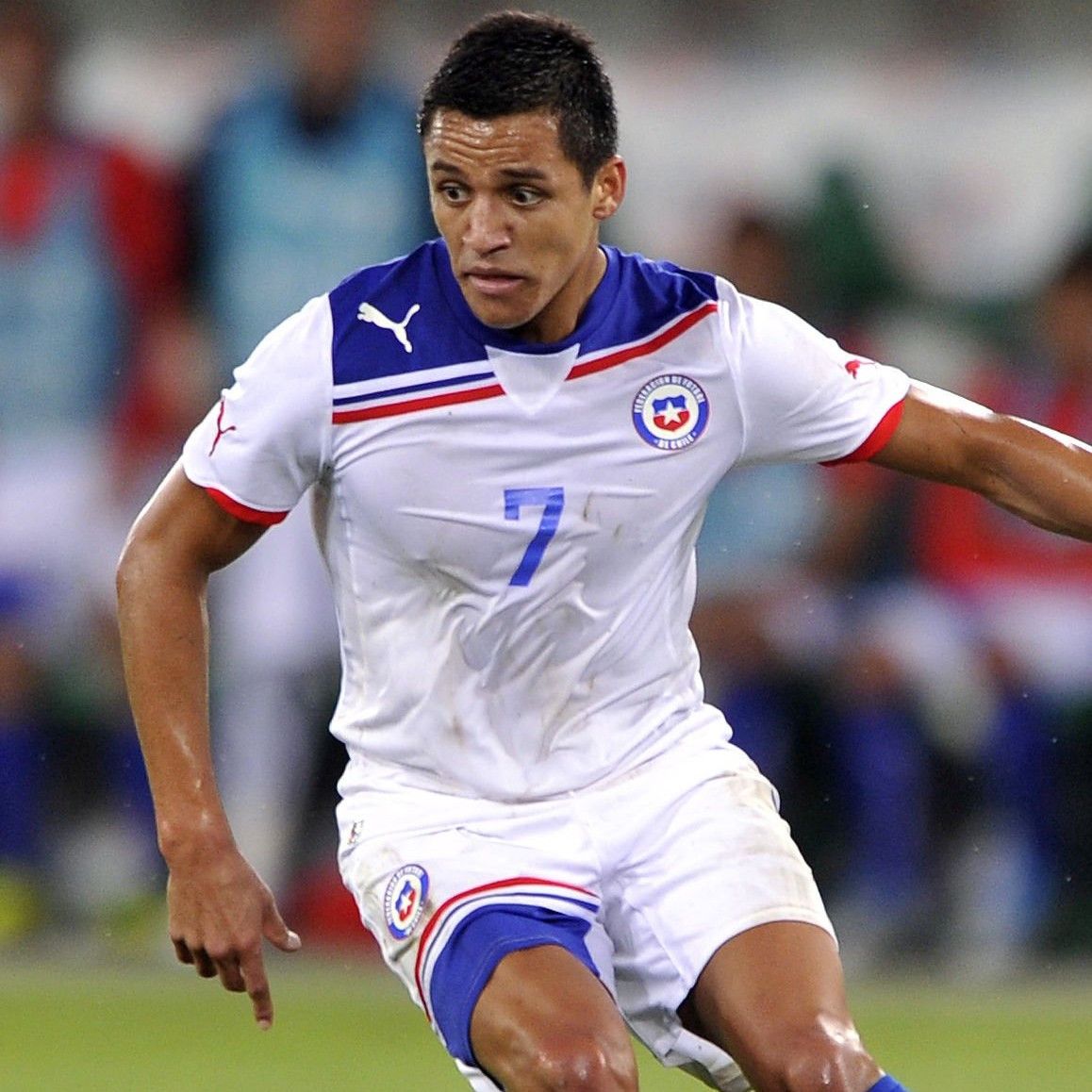 Puma Chile 2011-2012 Away Jersey Alexis Sanchez Size US L / EU 52-54 / 3 - 11 Thumbnail